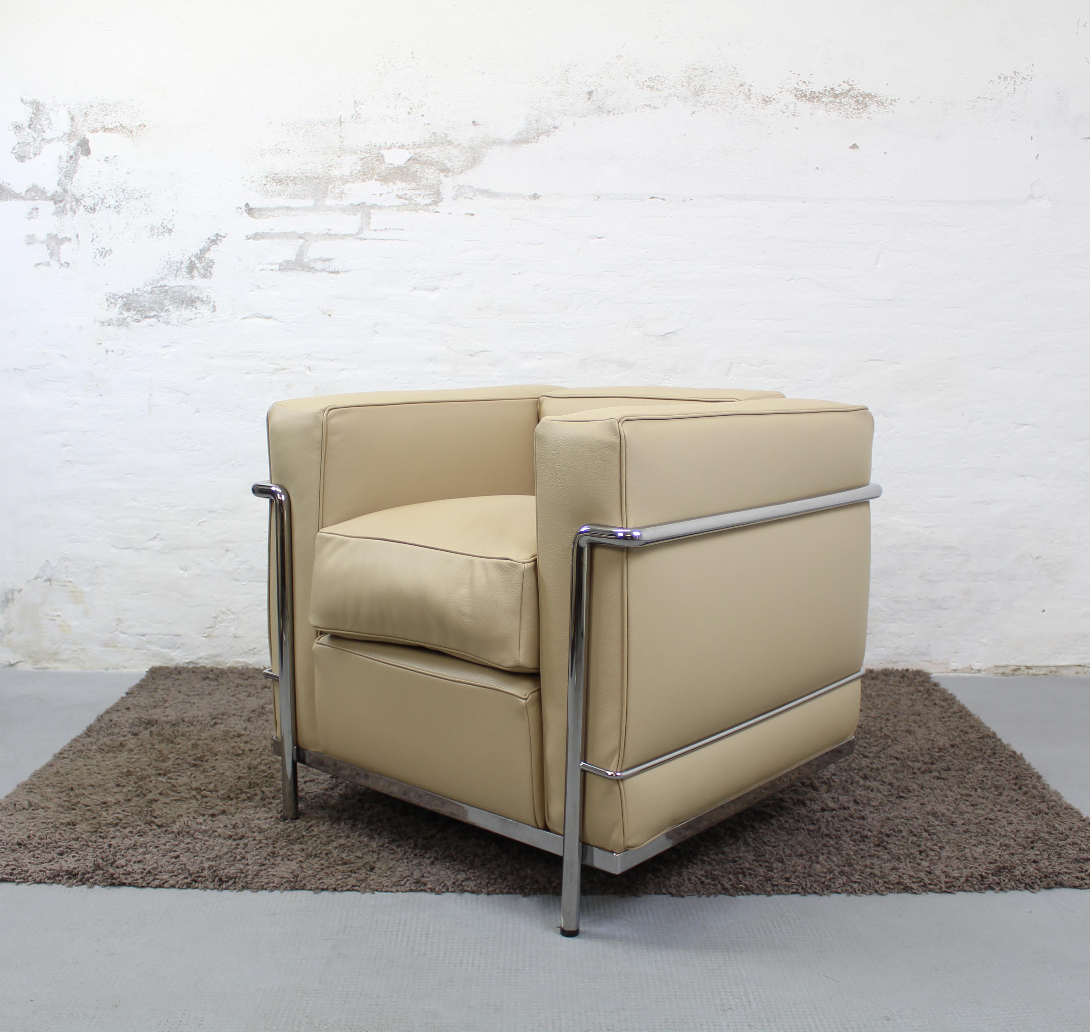 Poltrona Lc2 Le Corbusier, Cassina, Charlotte Perriand In Good Condition For Sale In Minerbio, BO