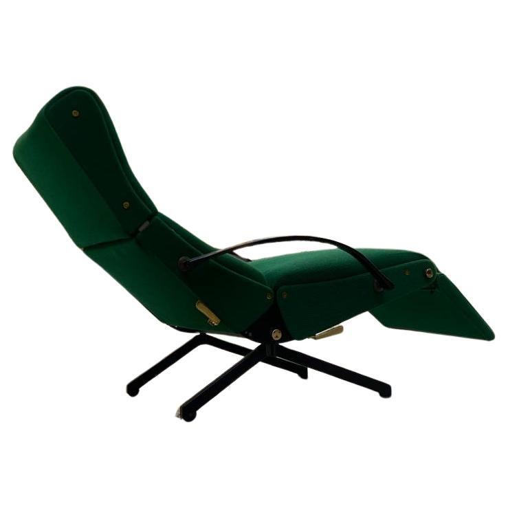 Poltrona Longue Chair disegnata da Osvaldo Borsani e prodotta in Italia da Tecno nel 1955. Poltrona reclinabile e regolabile in diverse posizioni. Poggiapiedi e poggiatesta regolabili in altezza e lunghezza.  I braccioli in gomma flessibile e