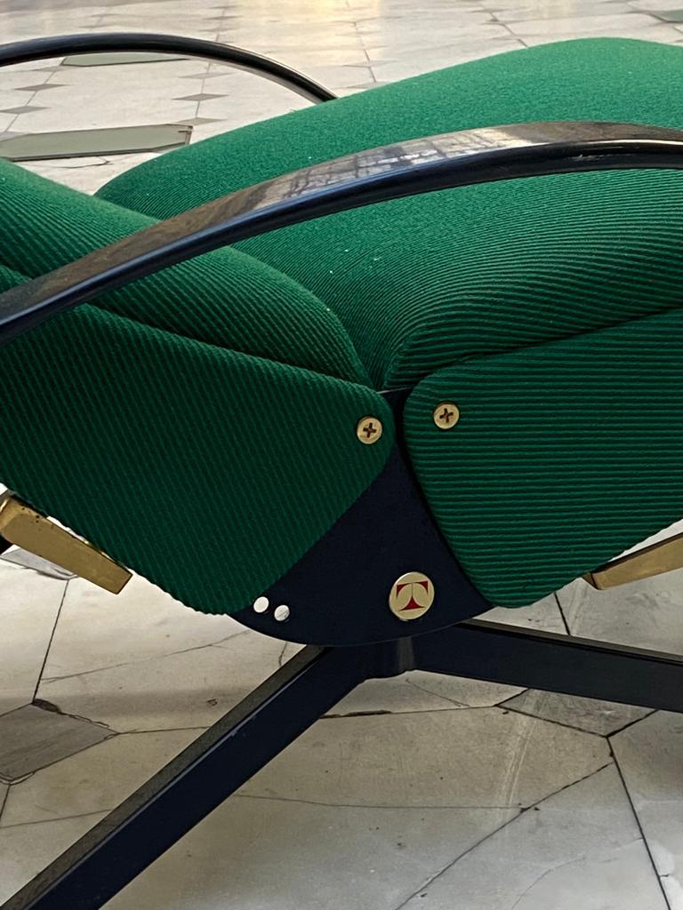 Italian Poltrona Longue Chair P40 Designer Osvaldo Borsani per Tecno For Sale