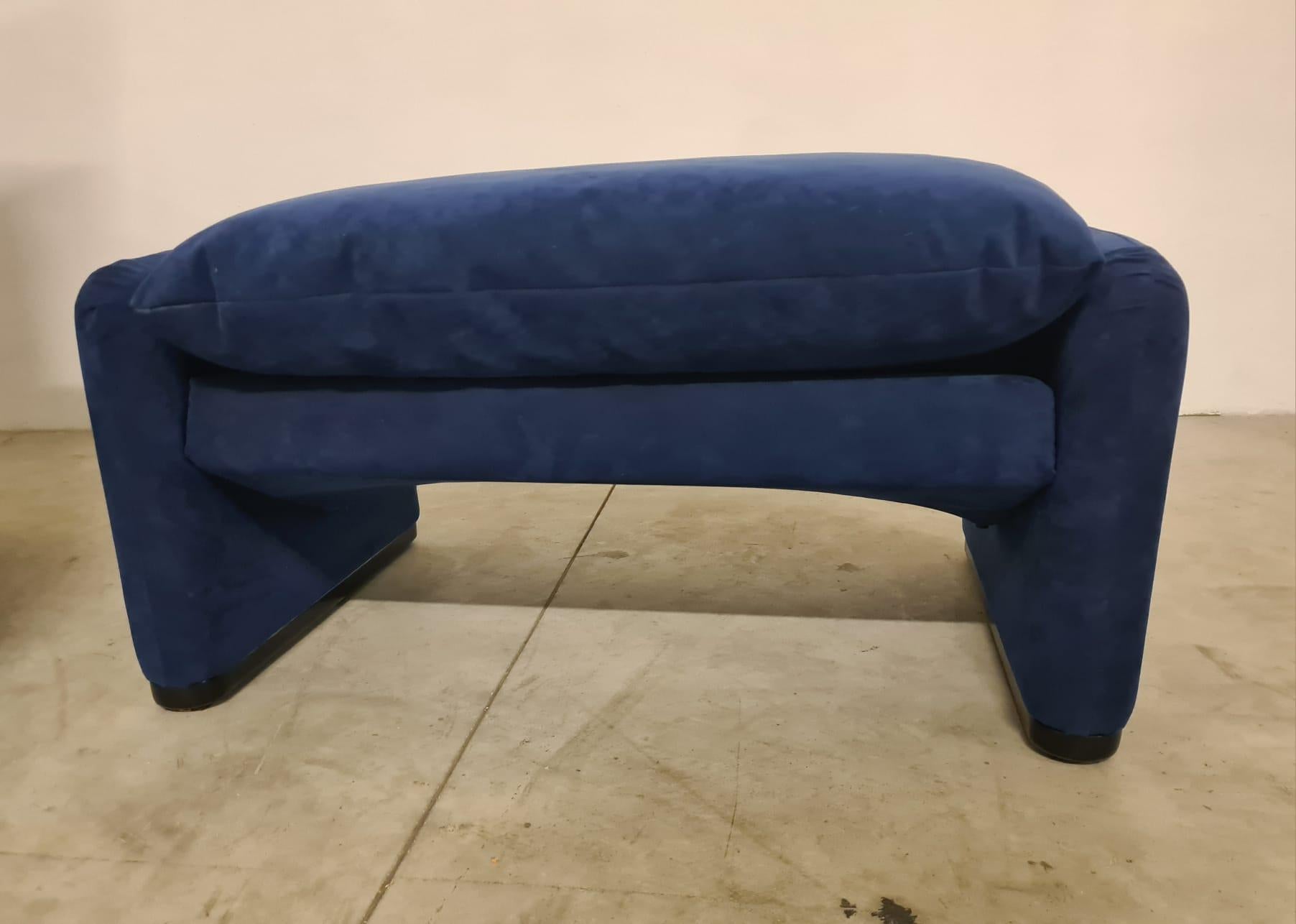 Maralunga Sessel mit Hocker von Vico Magistretti für Cassina (Stoff) im Angebot