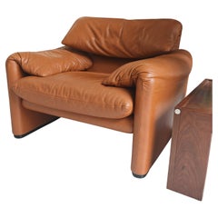 poltrona Maralunga di Vico Magistretti per Cassina in pelle cognac