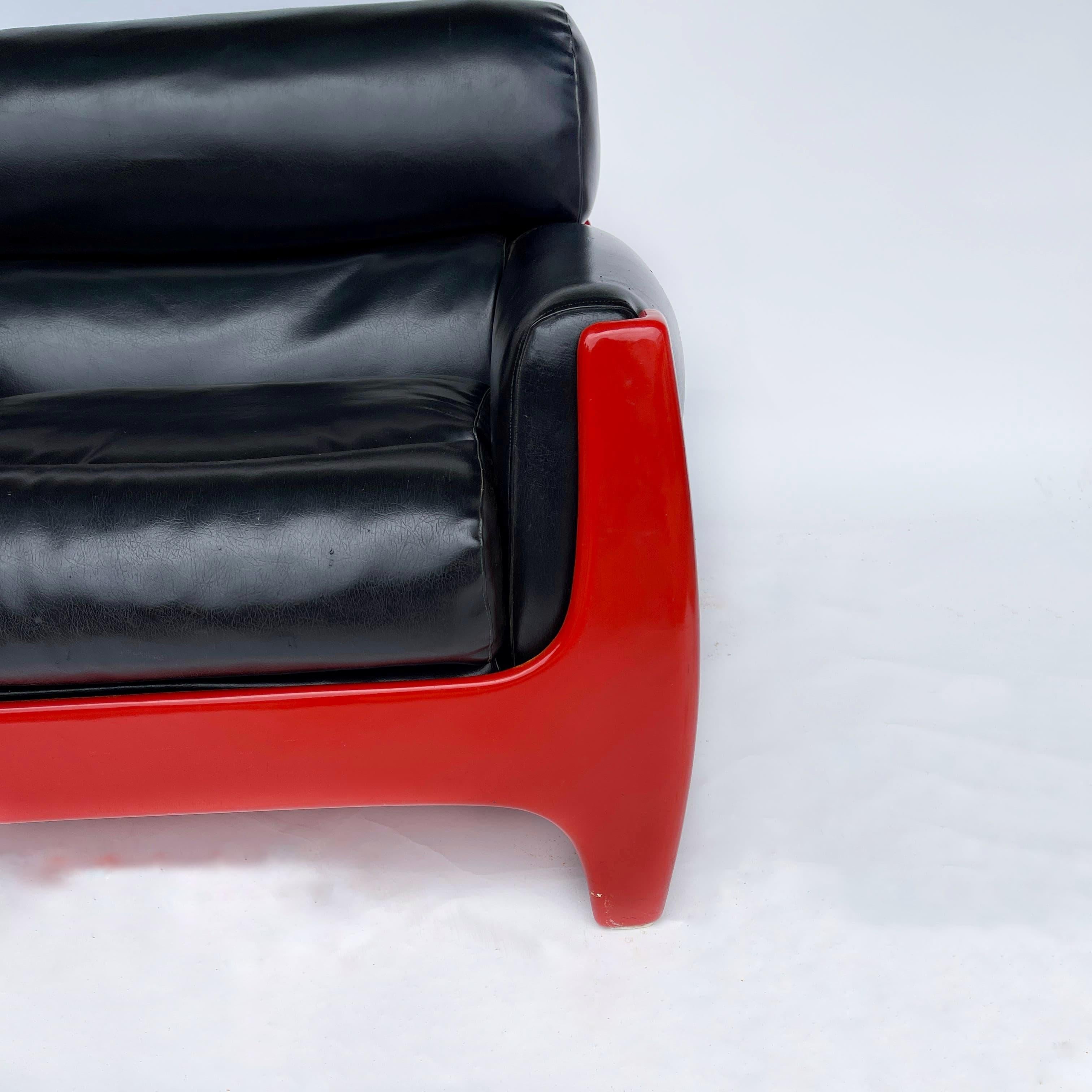 The Swan Italia company has established itself as one of the benchmarks in the upholstered furniture manufacturing industry.
Swan Italia is synonymous with quality upholstery, but it is also a company that has always been at the forefront of
