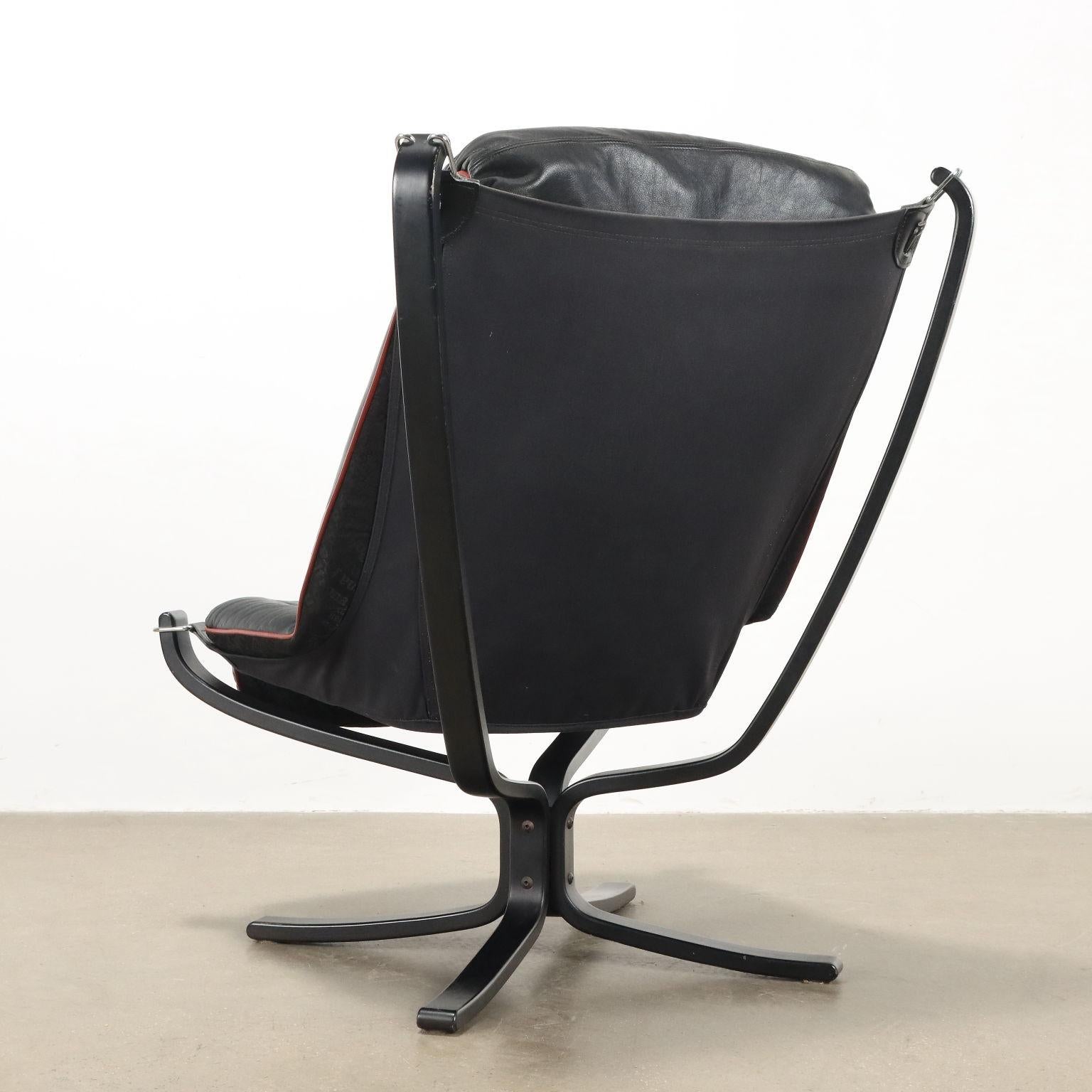 Poltrona Modello 'Viking' produzione Frau anni 80 con poggiapiedi For Sale 3