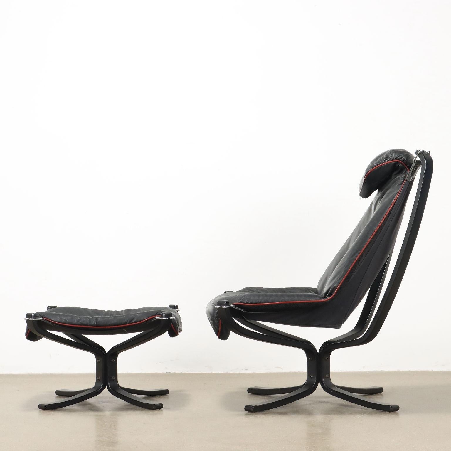 Mid-Century Modern Poltrona Modello 'Viking' produzione Frau anni 80 con poggiapiedi For Sale