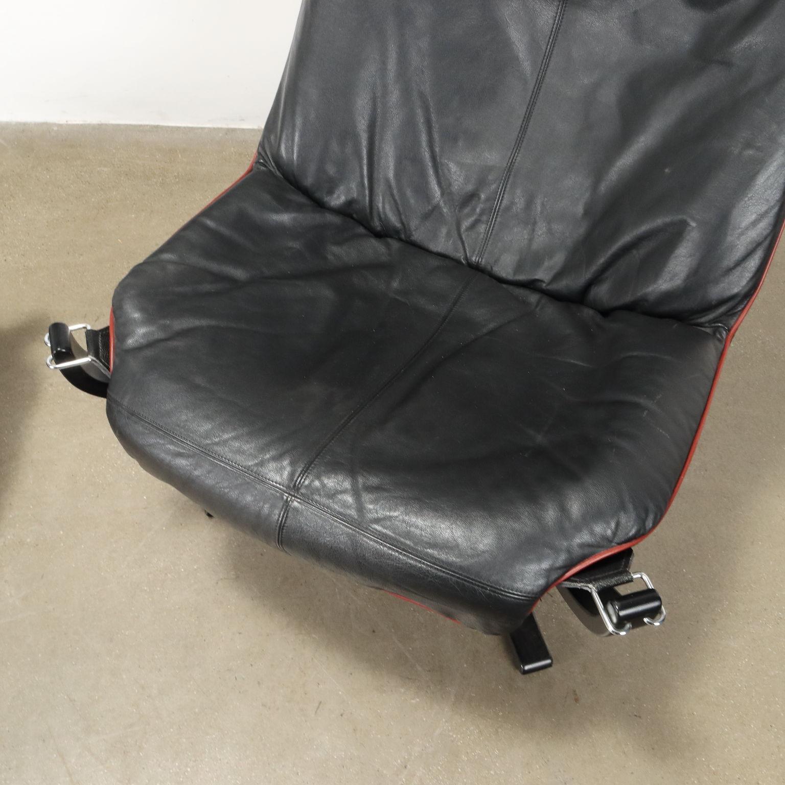 Poltrona Modello 'Viking' produzione Frau anni 80 con poggiapiedi For Sale 1