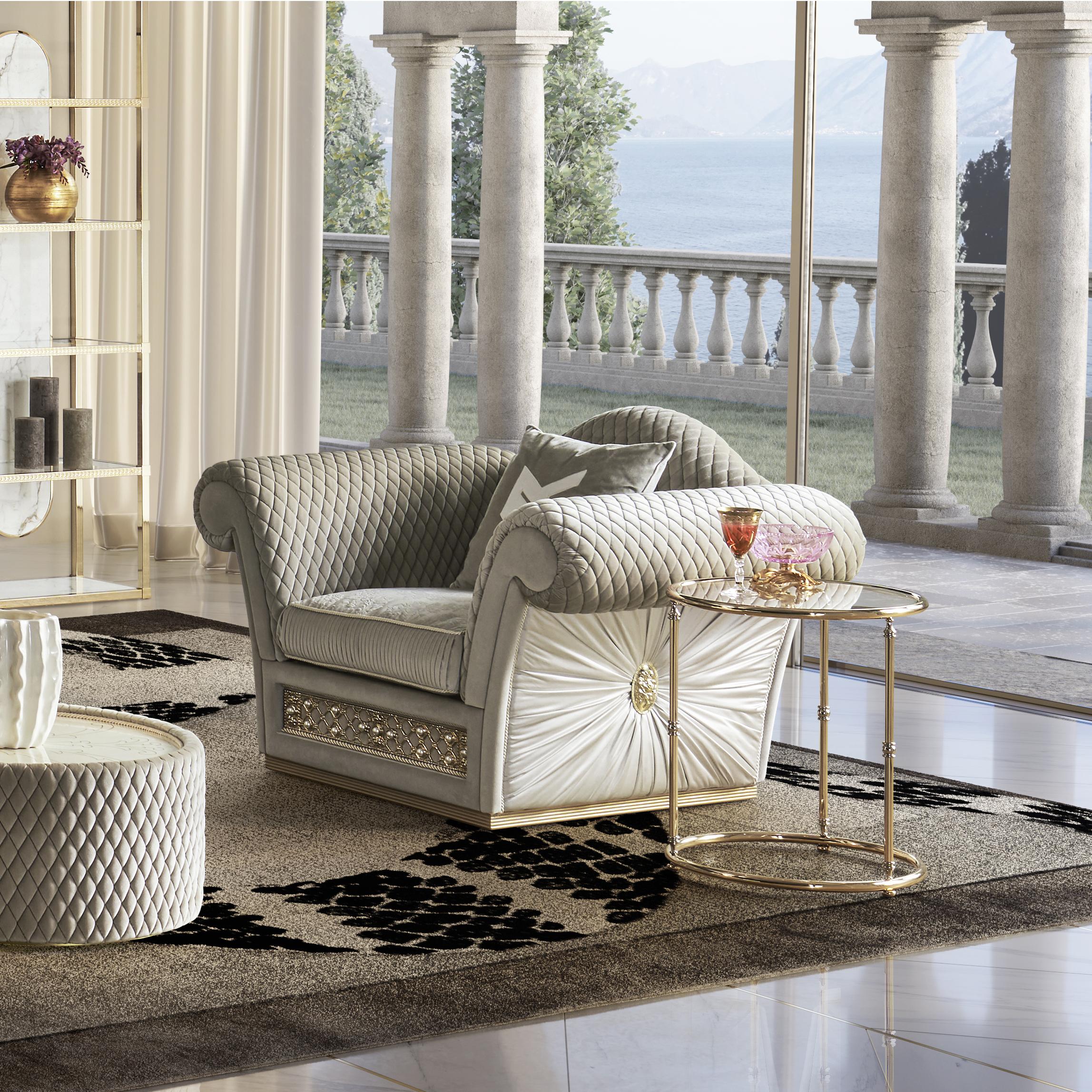 Cozy and majestic, the Equilibrium armchair invites you to relax and enjoy unparalleled comfort.
Whether placed in the living room of a historic home or in a modern setting, this item adds a touch of luxury and prestige, creating an atmosphere of