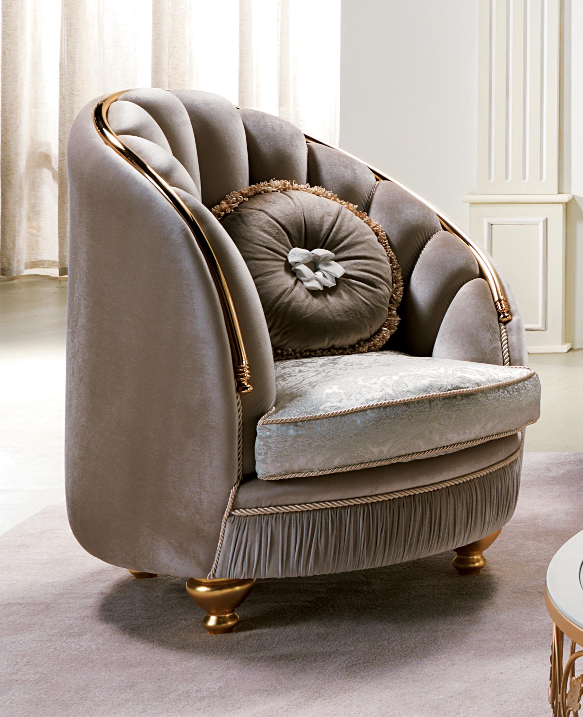 The AQ031 armchair skillfully combines fine materials and high-quality craftsmanship to create an unparalleled visual and seating experience.

The distinguishing feature of this armchair is the presence of wrought iron foliate decorations,