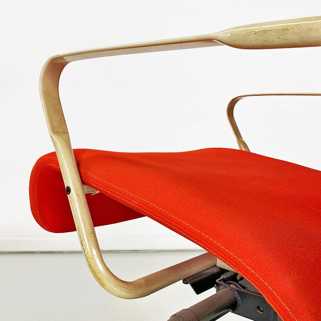 Poltrona regolabile moderna Wood in metallo, legno e tessuto rosso, anni '80 in vendita 1