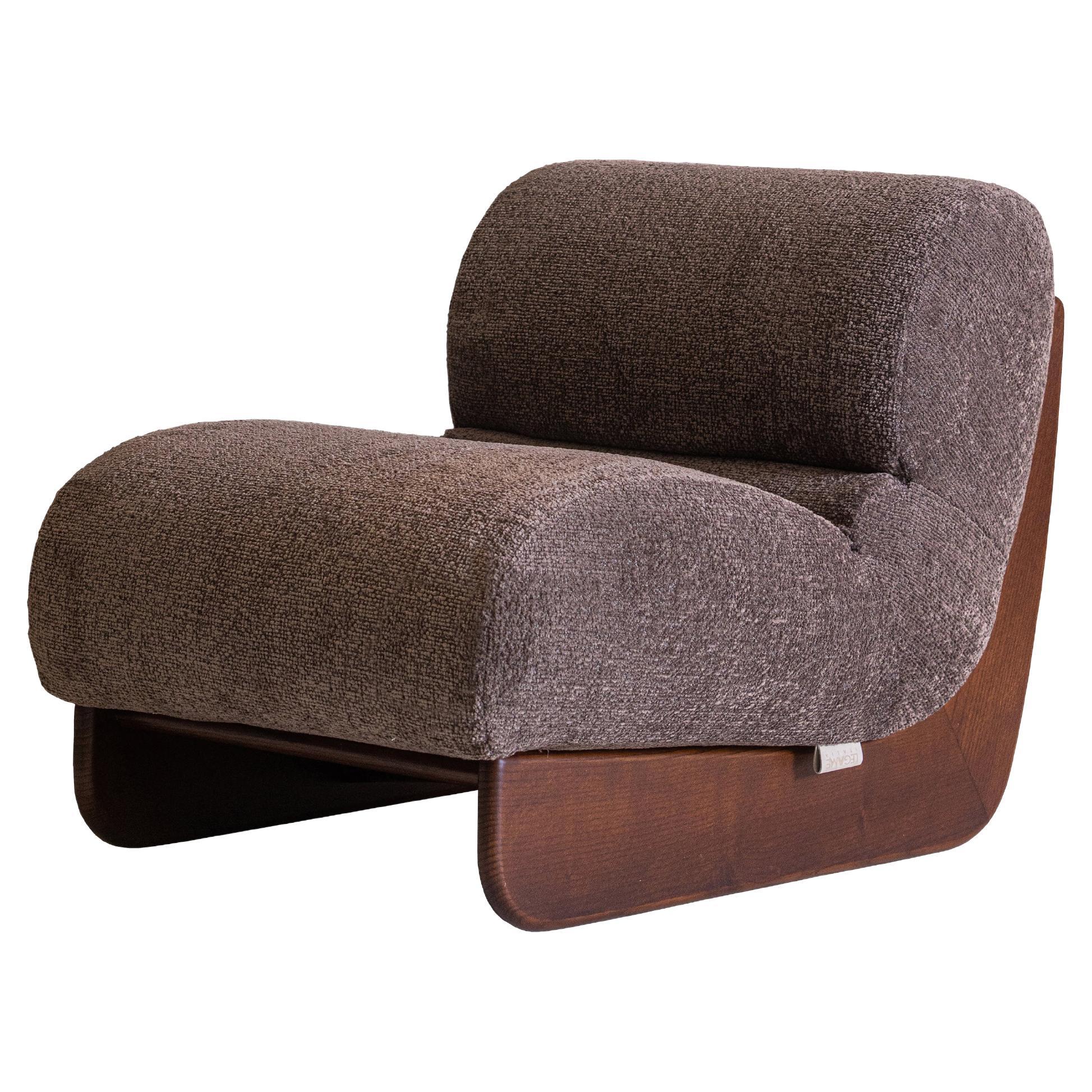 OVUNQUE armchair in taupe fabric. Ash wood base. By Legame Italia For Sale