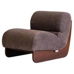 OVUNQUE armchair in taupe fabric. Ash wood base. By Legame Italia