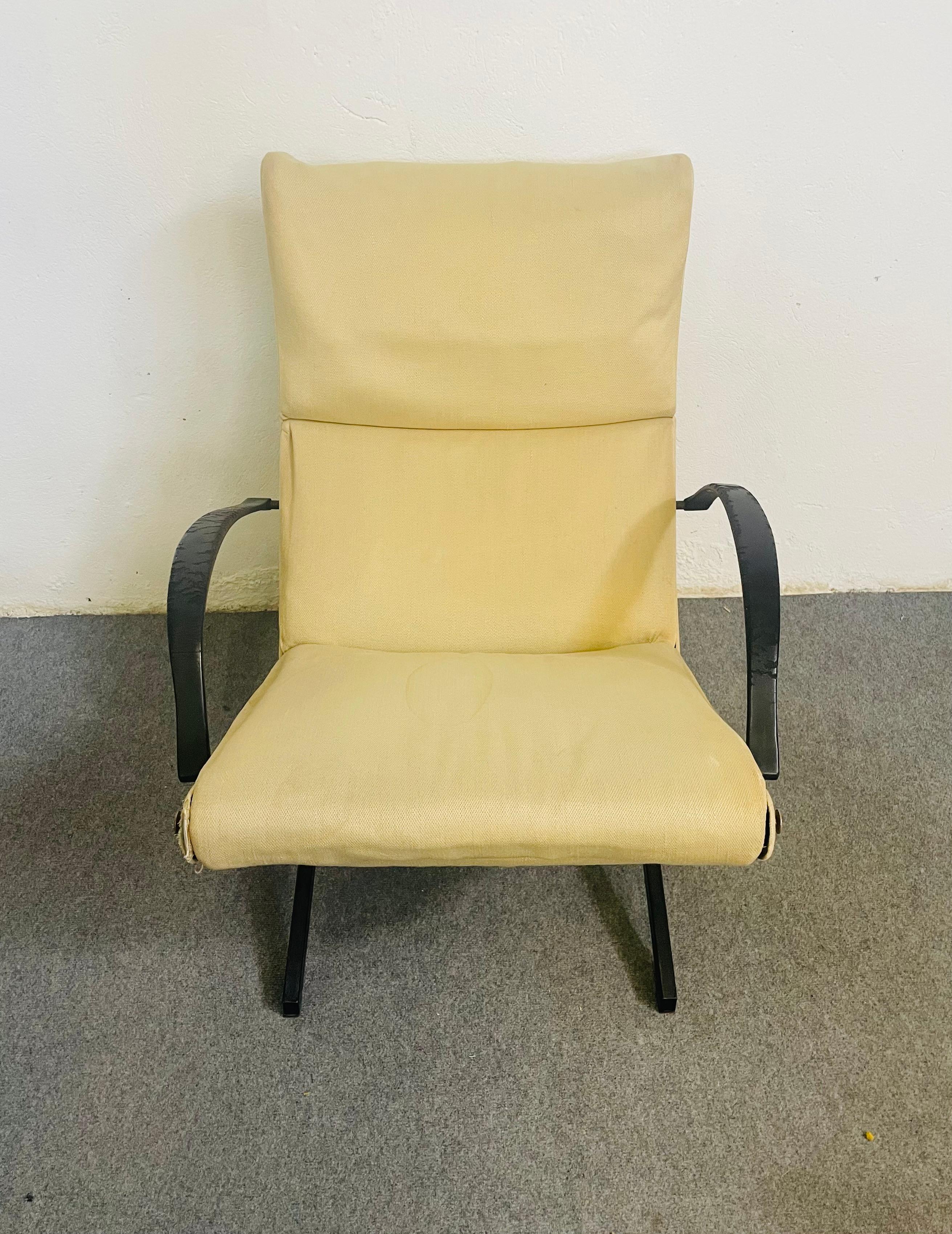 La versatile e confortevole poltrona P40 è stata disegnata da Osvaldo Borsani nel 1955 per Tecno. La poltrona può essere regolata in oltre 400 posizioni; lo schienale può essere reclinato in diverse angolazioni, il poggiatesta si muove verso l'alto