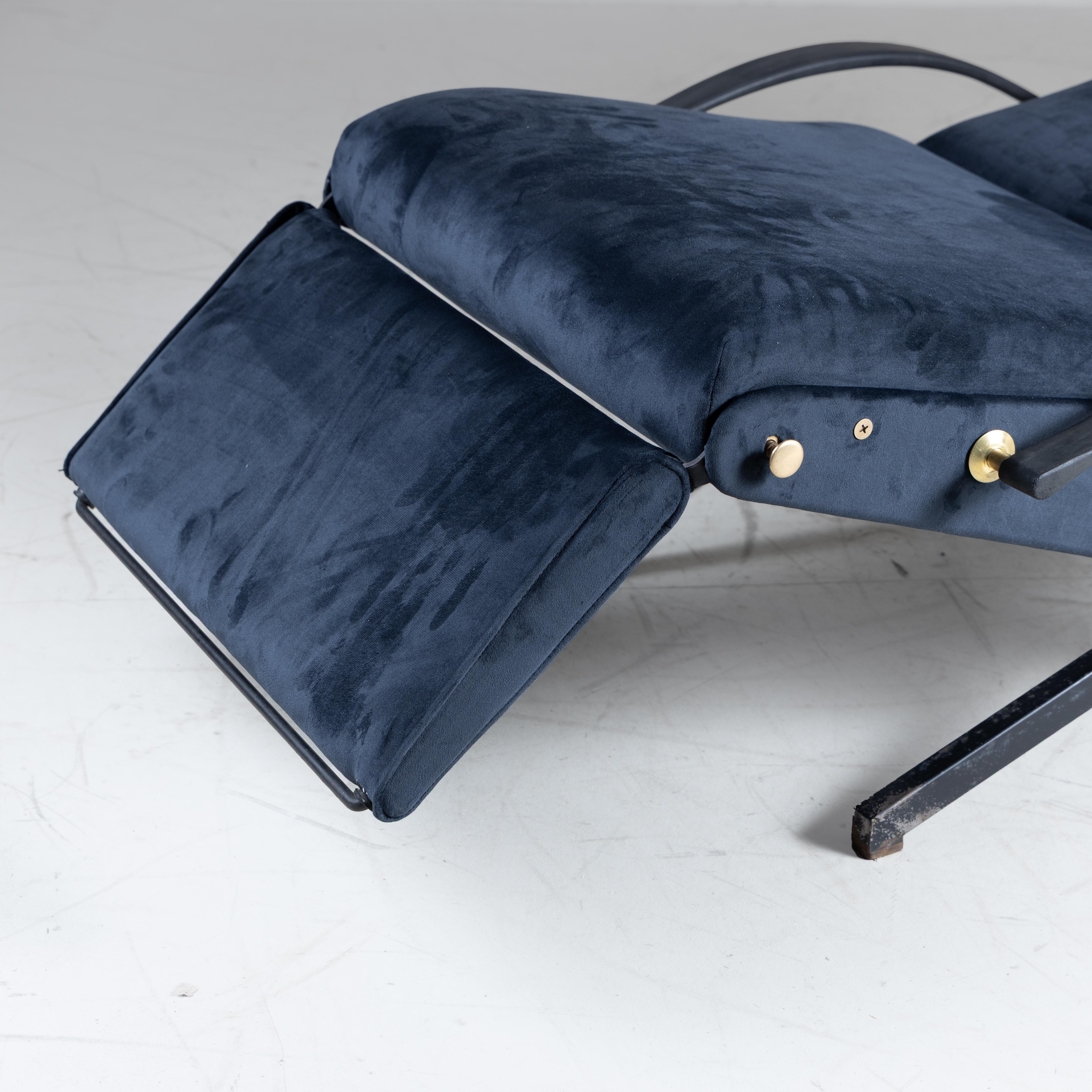 

Armchair model P40 designed by Osvaldo Borsani for Tecno in 1955, first edition. The P40 is considered one of the icons of postwar Italian design and is a modern reinterpretation of the traditional chaise longue. Equipped with a mechanical joint
