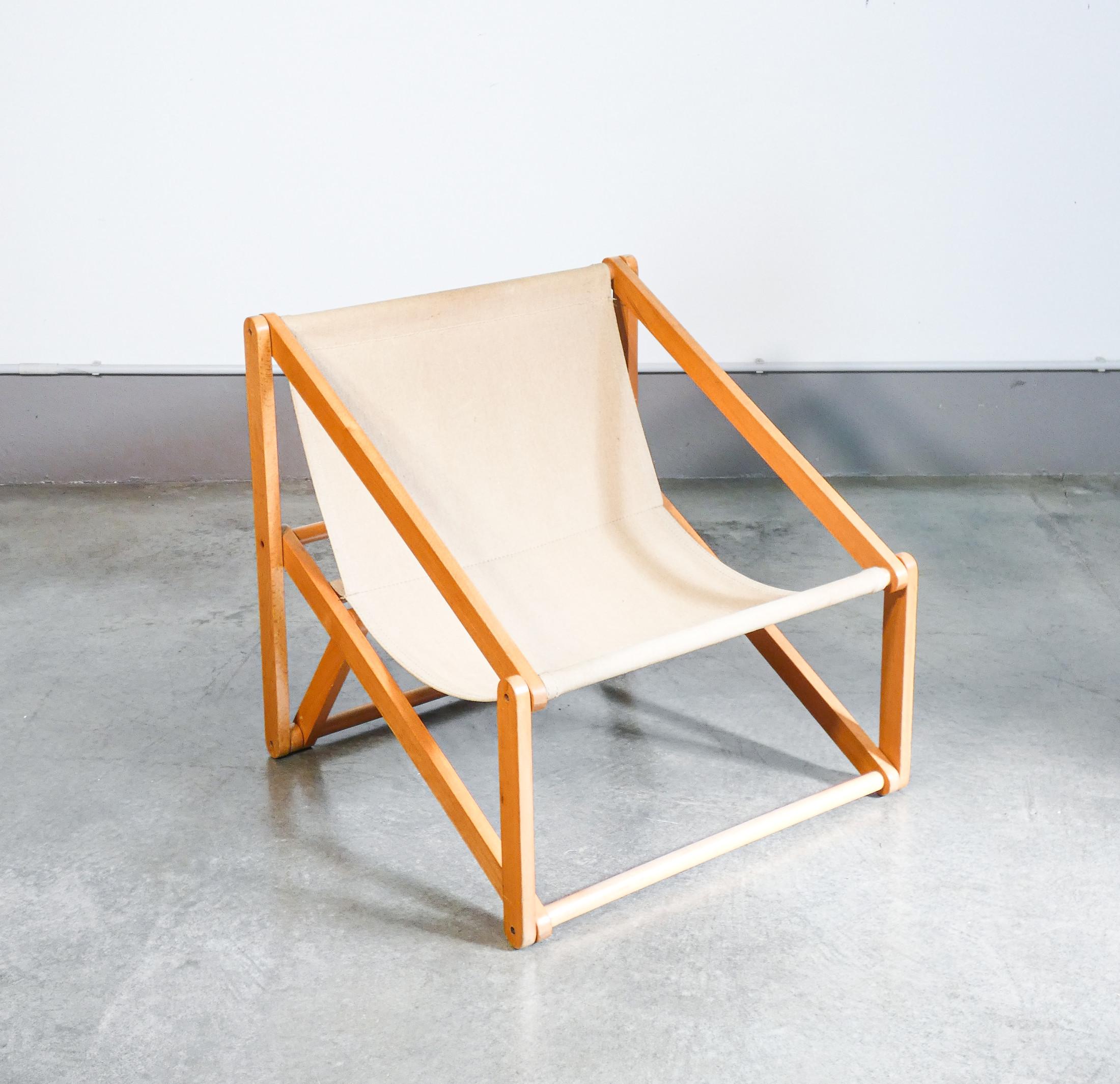 Folding armchair
London
design Günter SULZ.

ORIGIN
Germany

PERIOD
1971

DESIGNER
Günter SULZ

MODEL
London

MATERIALS
Solid wood
and fabric

DIMENSIONS
Height: 68 cm
Width: 69cm
Depth:68 cm
Seat: 30 cm

CONDITIONS
The chair is in very good
