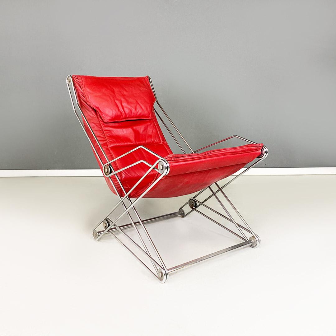Italian modern chromed steel and red leather adjustable folding armchair, 1970s.
Folding armchair with chromed steel rod structure with adjustable relaxation and original red sky cushion, with headrest.
1970 approx.
Good general