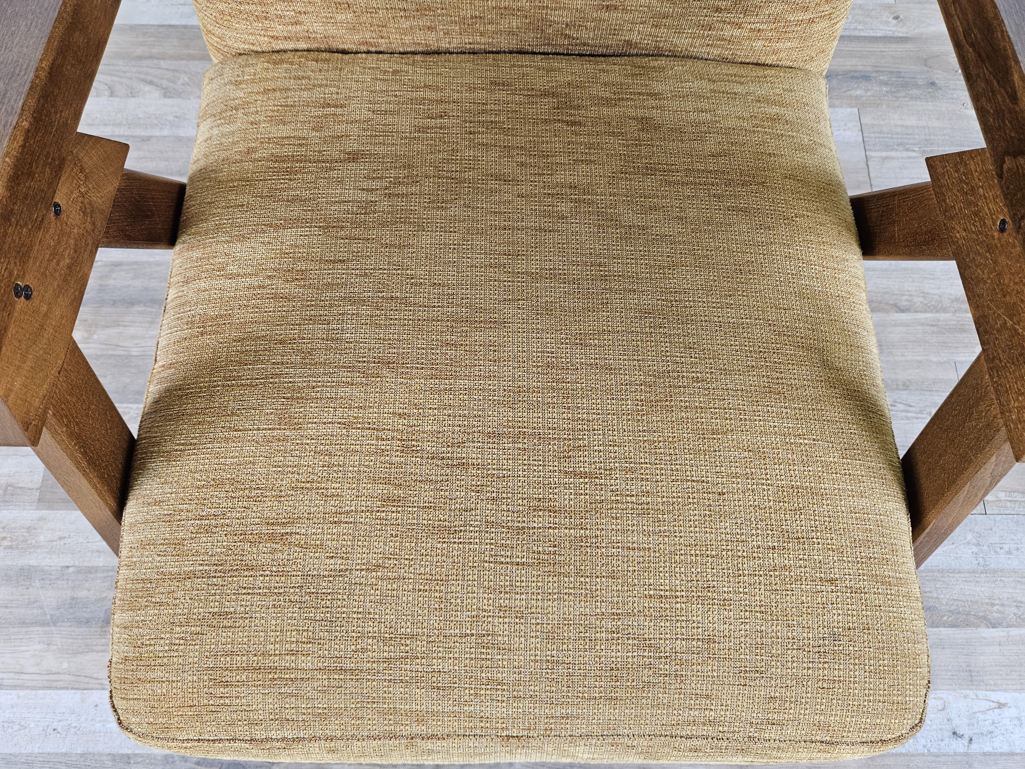 Sillón reclinable de madera y tela de los años 70 en venta 3