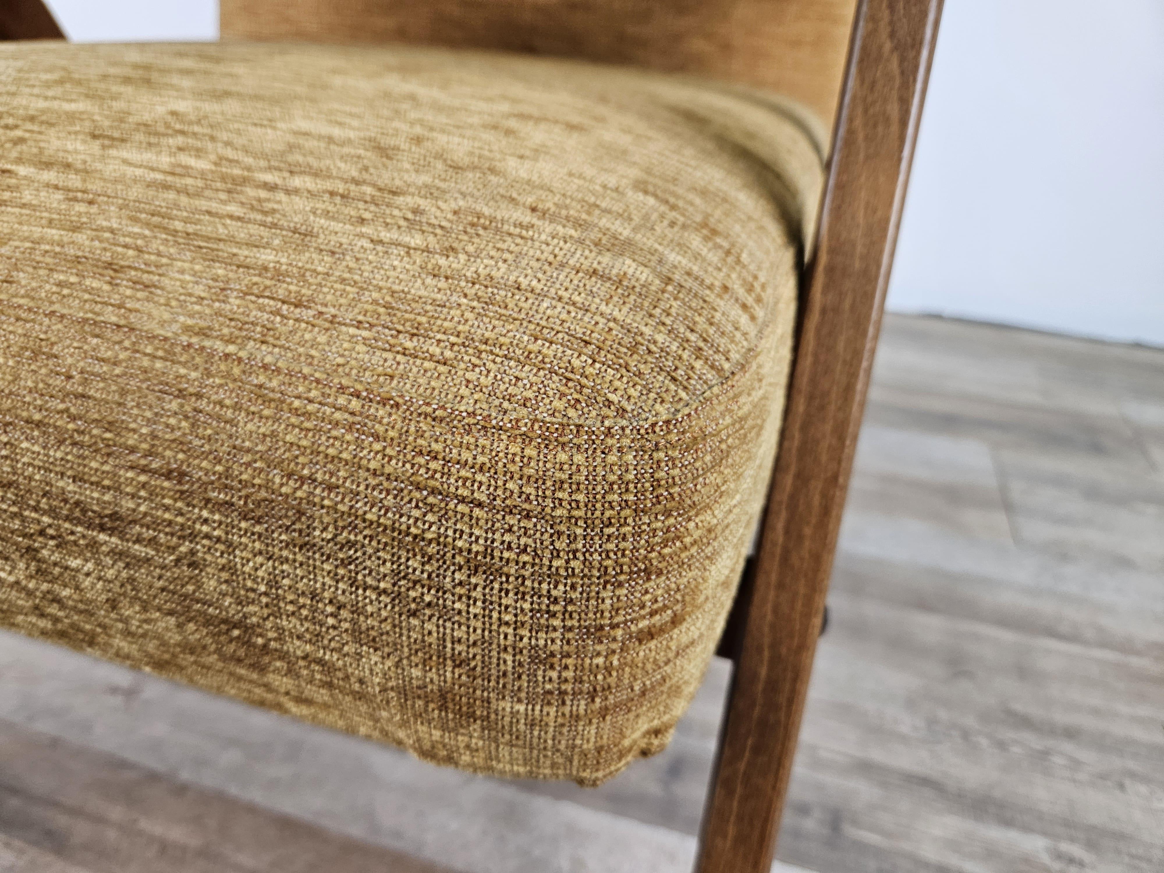 Sillón reclinable de madera y tela de los años 70 en venta 5