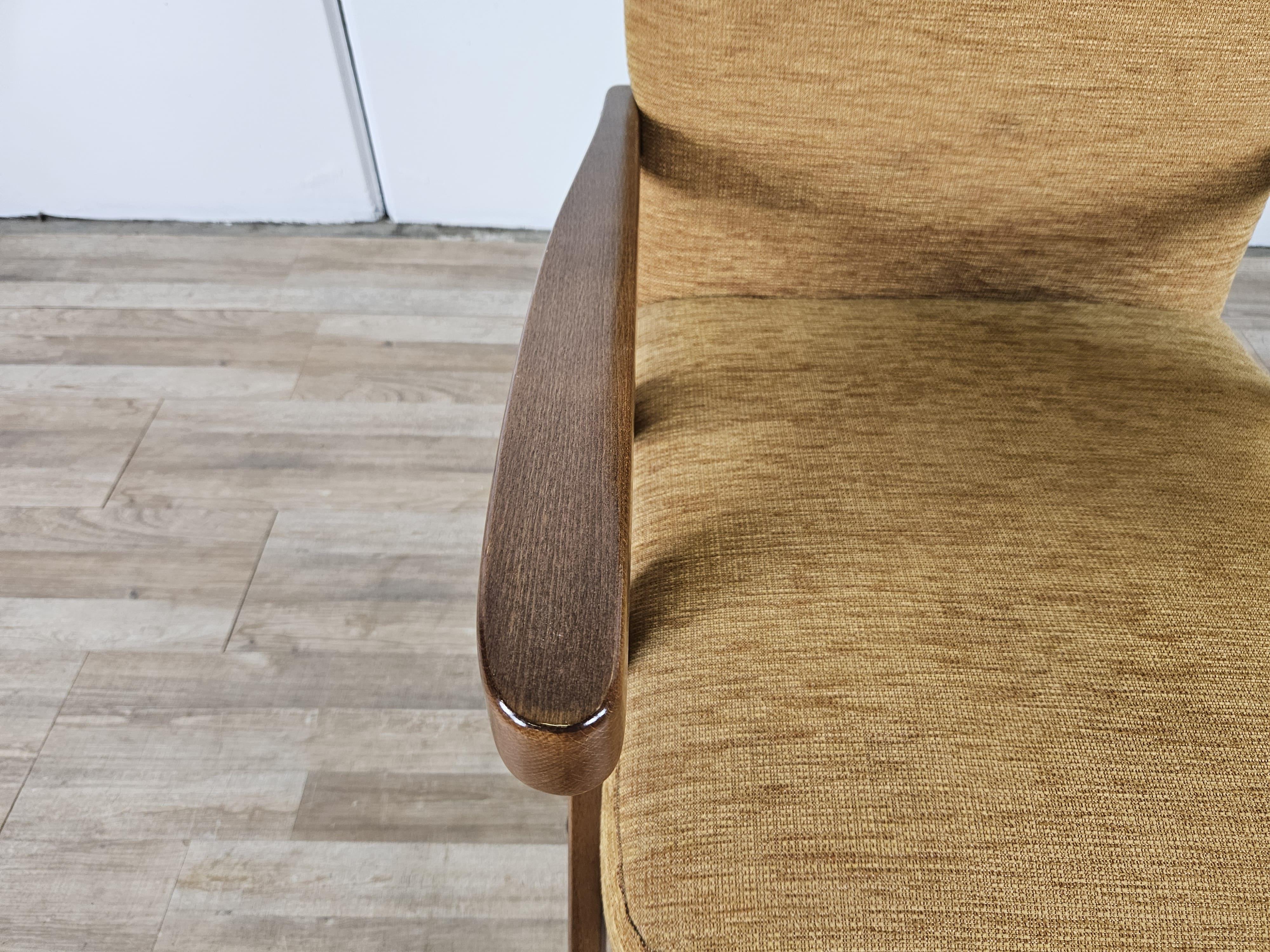 Sillón reclinable de madera y tela de los años 70 en venta 6