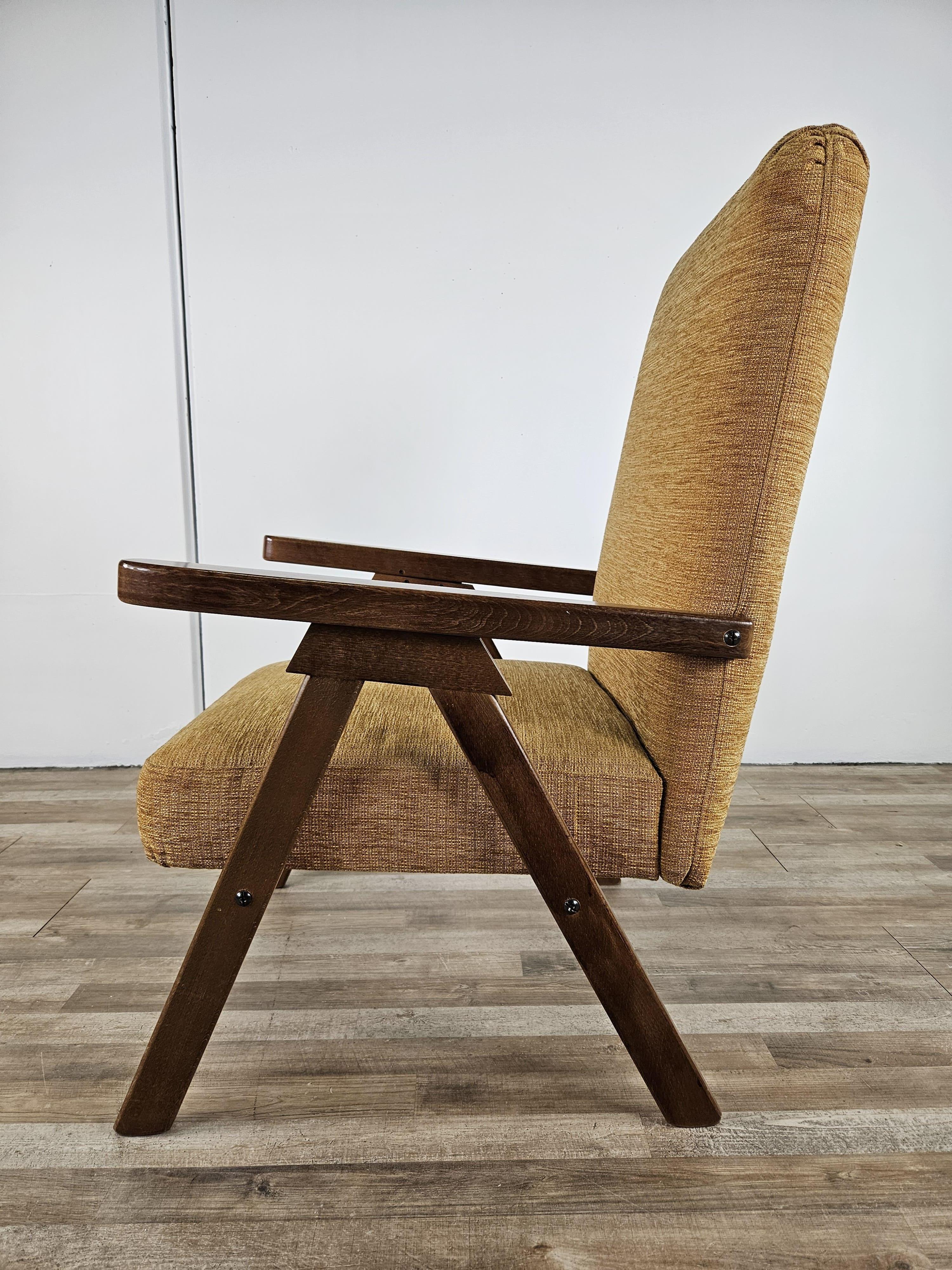 Sillón reclinable de madera y tela de los años 70 Italian en venta