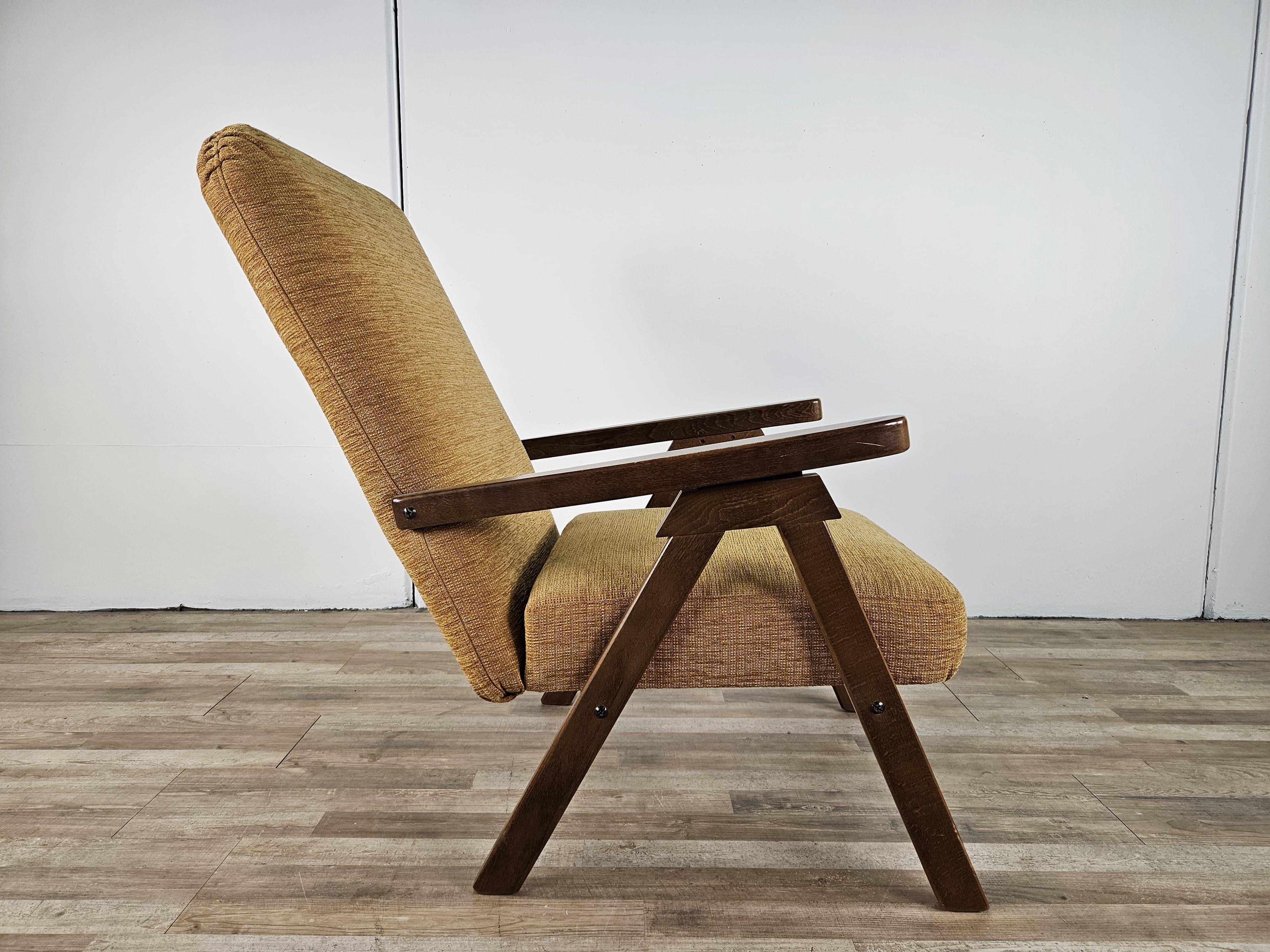 Sillón reclinable de madera y tela de los años 70 Tela en venta