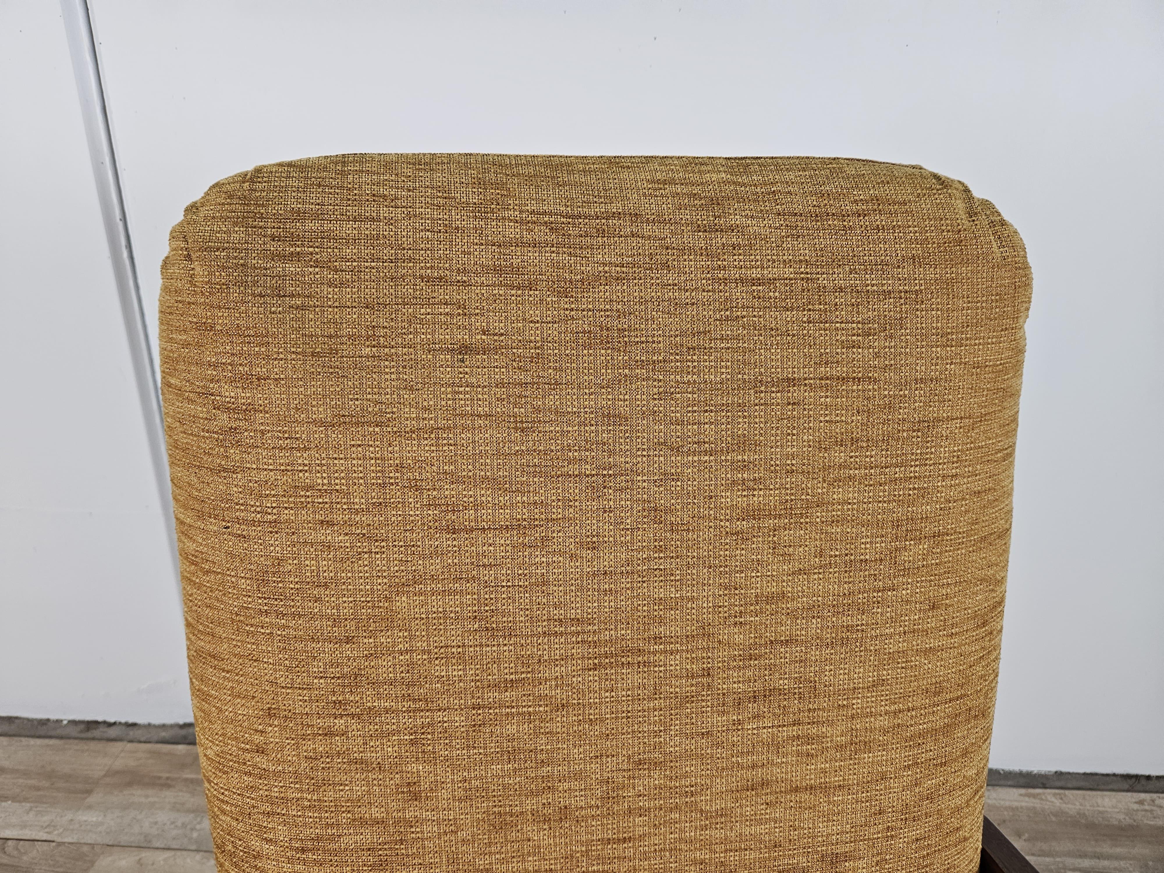 Sillón reclinable de madera y tela de los años 70 en venta 2