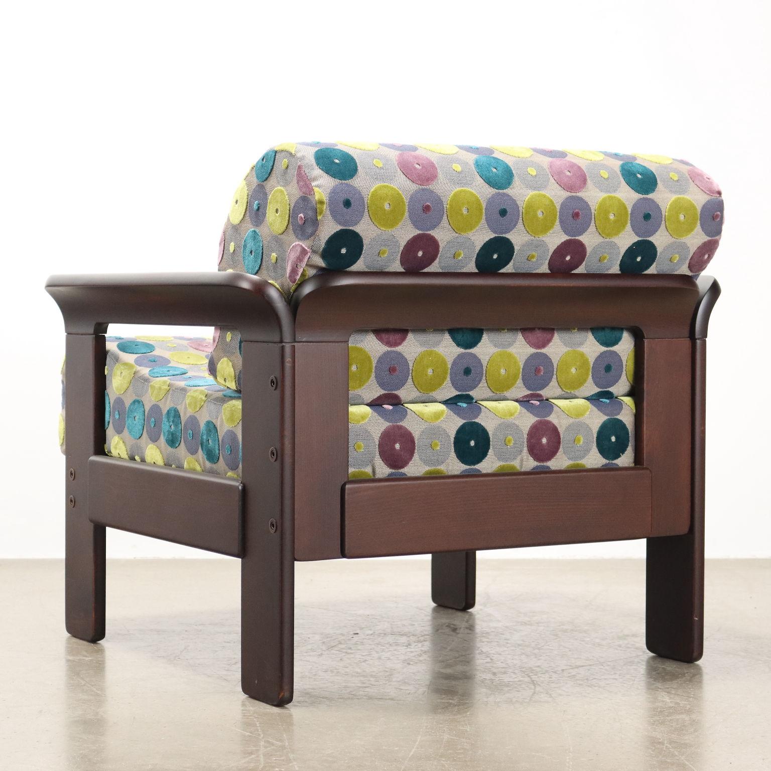Fauteuil restauré avec structure en bois 1970 en vente 3