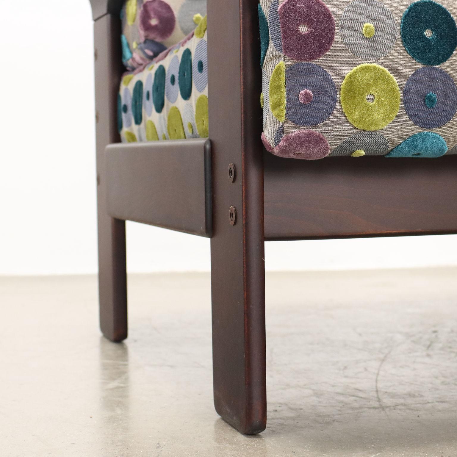Tissu Fauteuil restauré avec structure en bois 1970 en vente