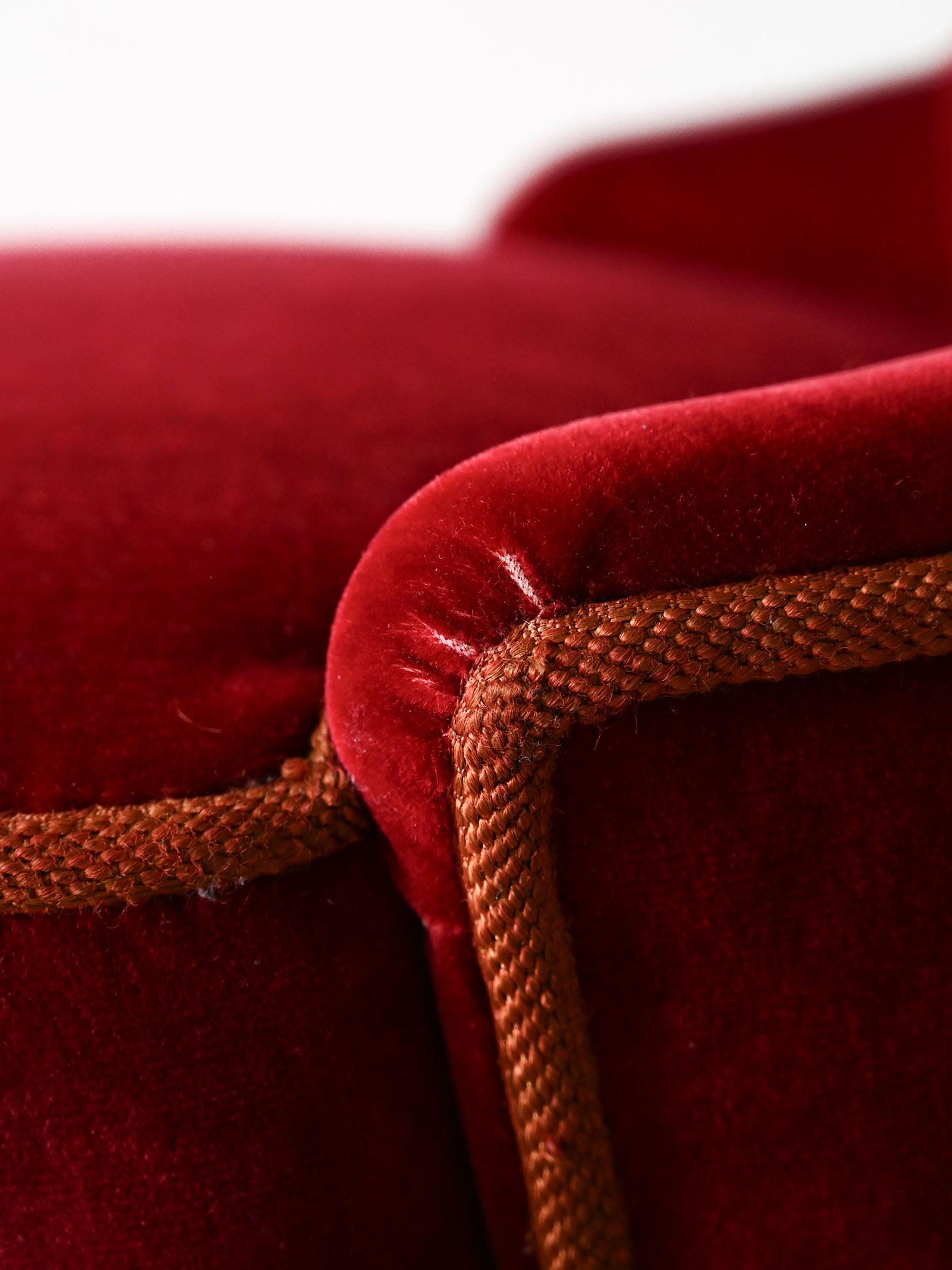 Red velvet armchair For Sale 2