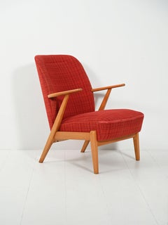 Sillón escandinavo de los años 50 con tapicería de lana roja