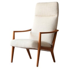 Poltrona scandinava con braccioli in legno