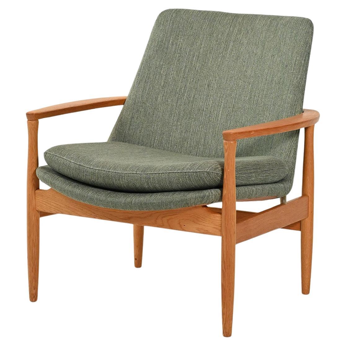 Skandinavischer Sessel aus Eiche und salbeigrüner Wolle