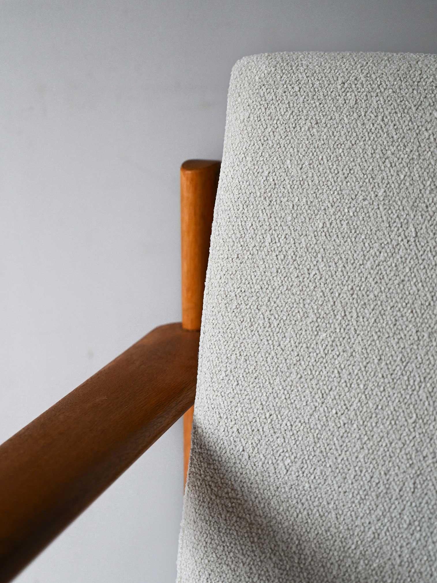 Sillón escandinavo de roble Mid-20th Century en venta