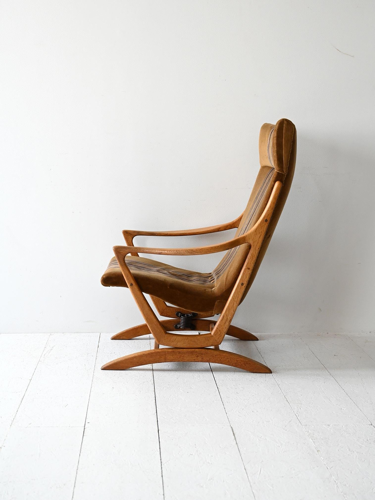 Original 1960s Scandinavian oak armchair with high backrest In Good Condition For Sale In Brescia, IT