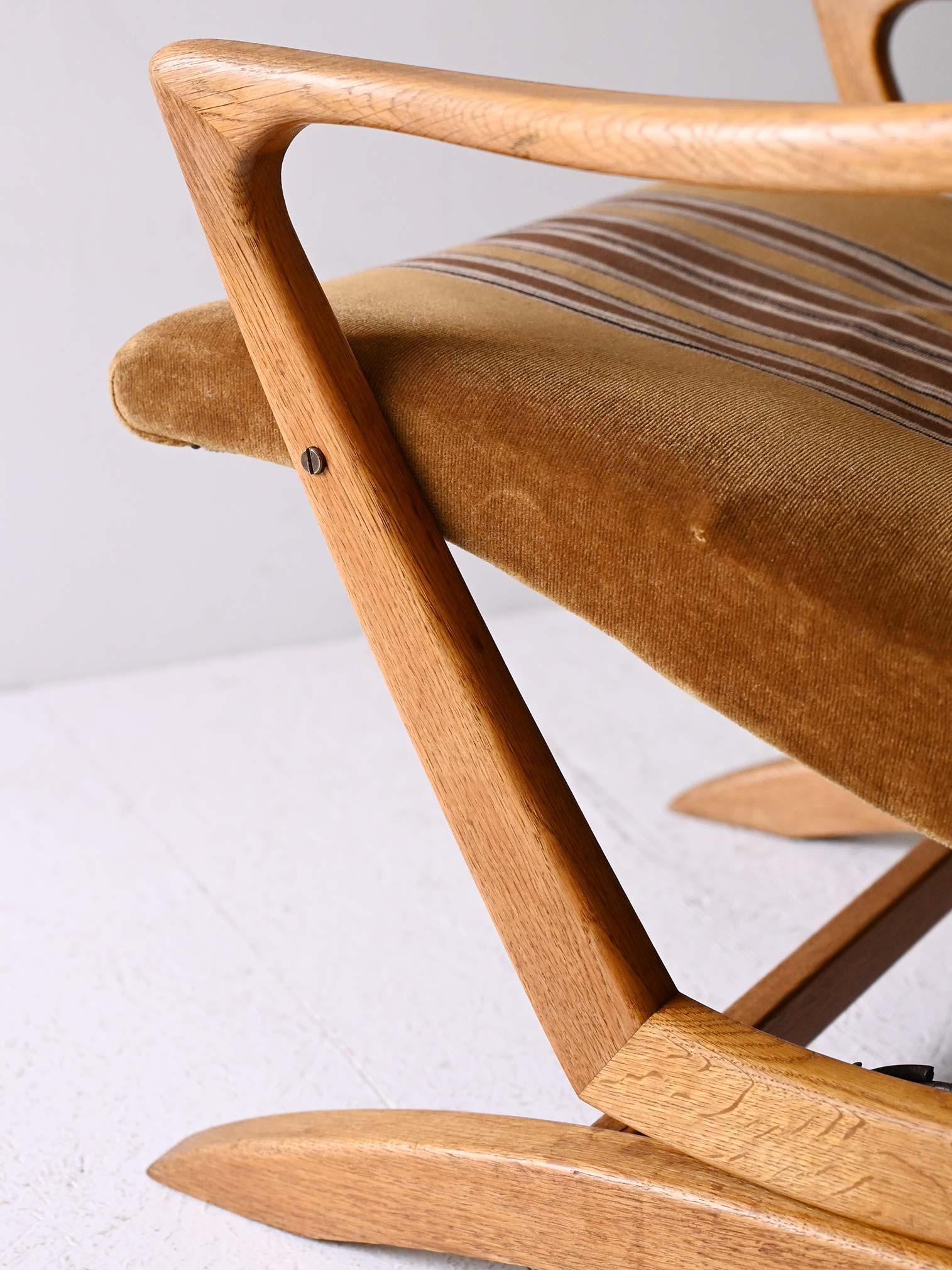 Original 1960s Scandinavian oak armchair with high backrest For Sale 1