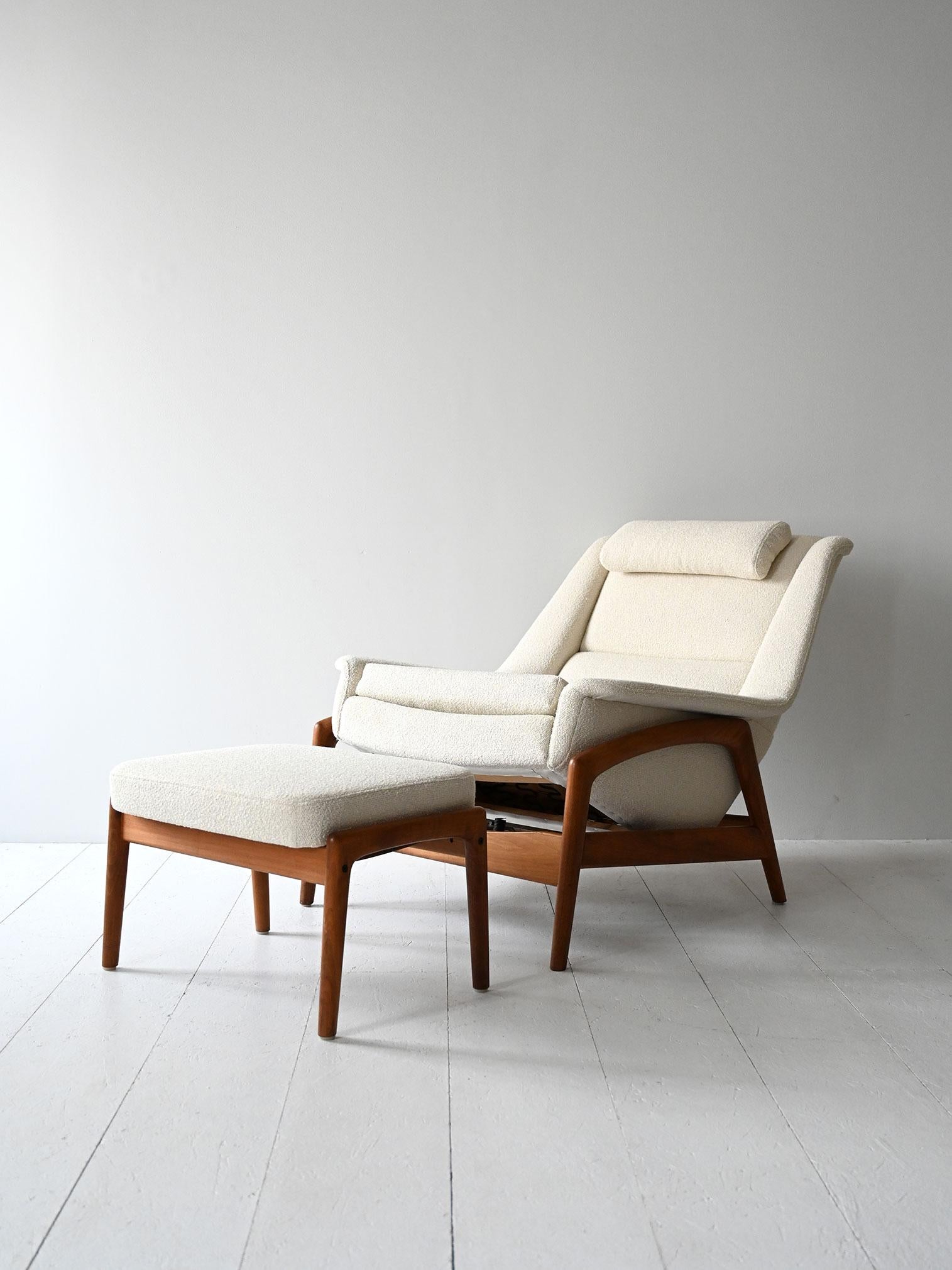 Scandinavo moderno Poltrona scandinava vintage con pouf