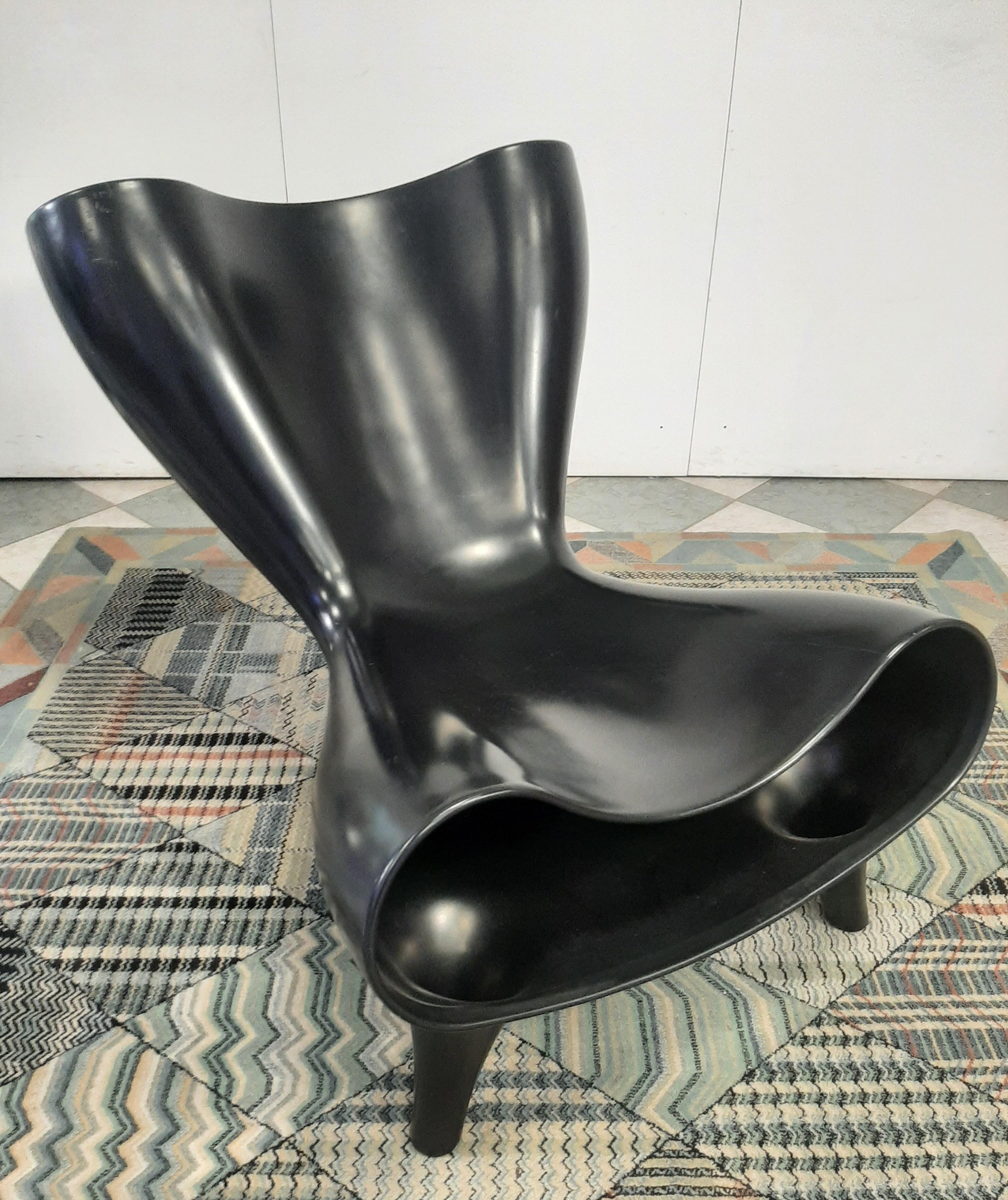 Poltrona sedia modello Orgone designer Marc Newson 4