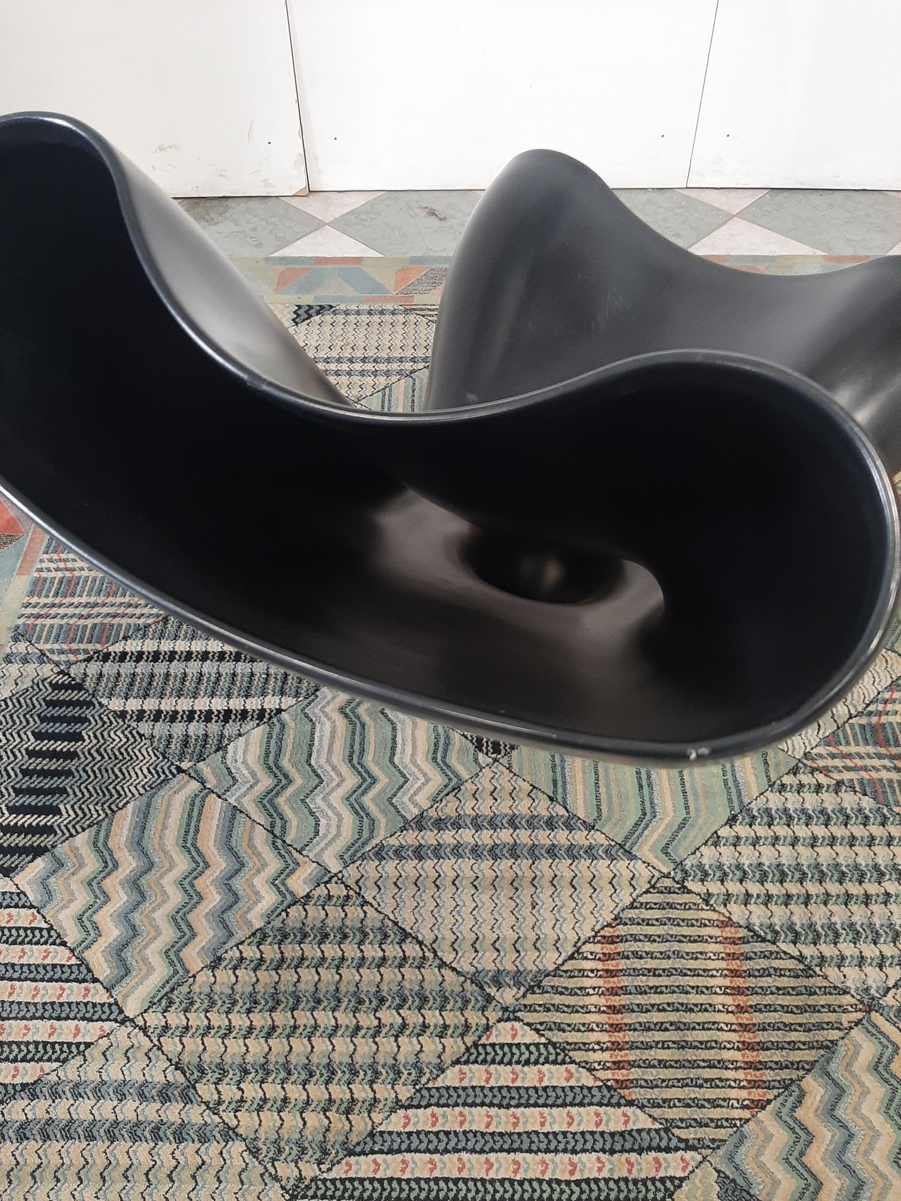 Modern Poltrona sedia modello Orgone designer Marc Newson