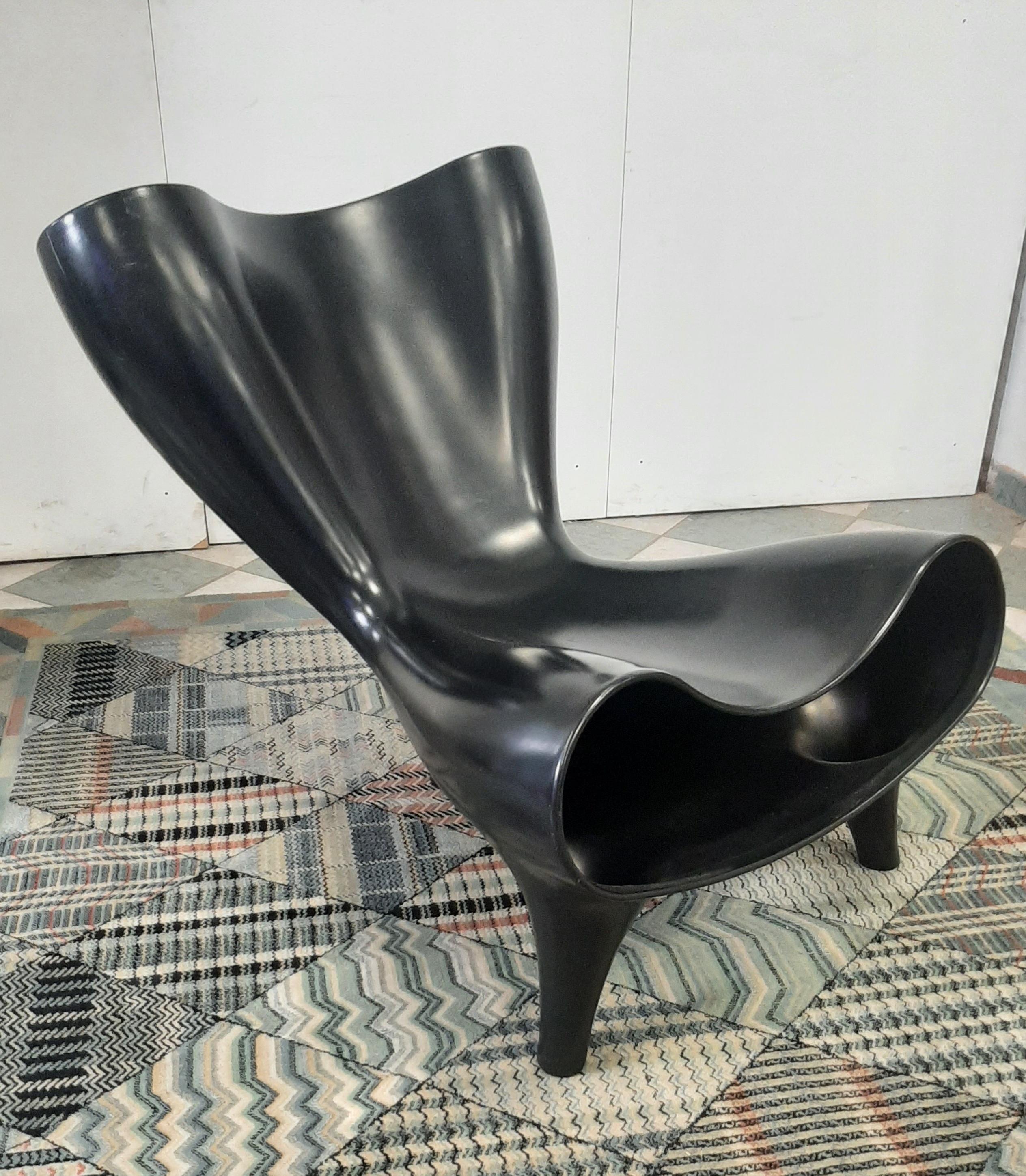 Poltrona sedia modello Orgone designer Marc Newson 1