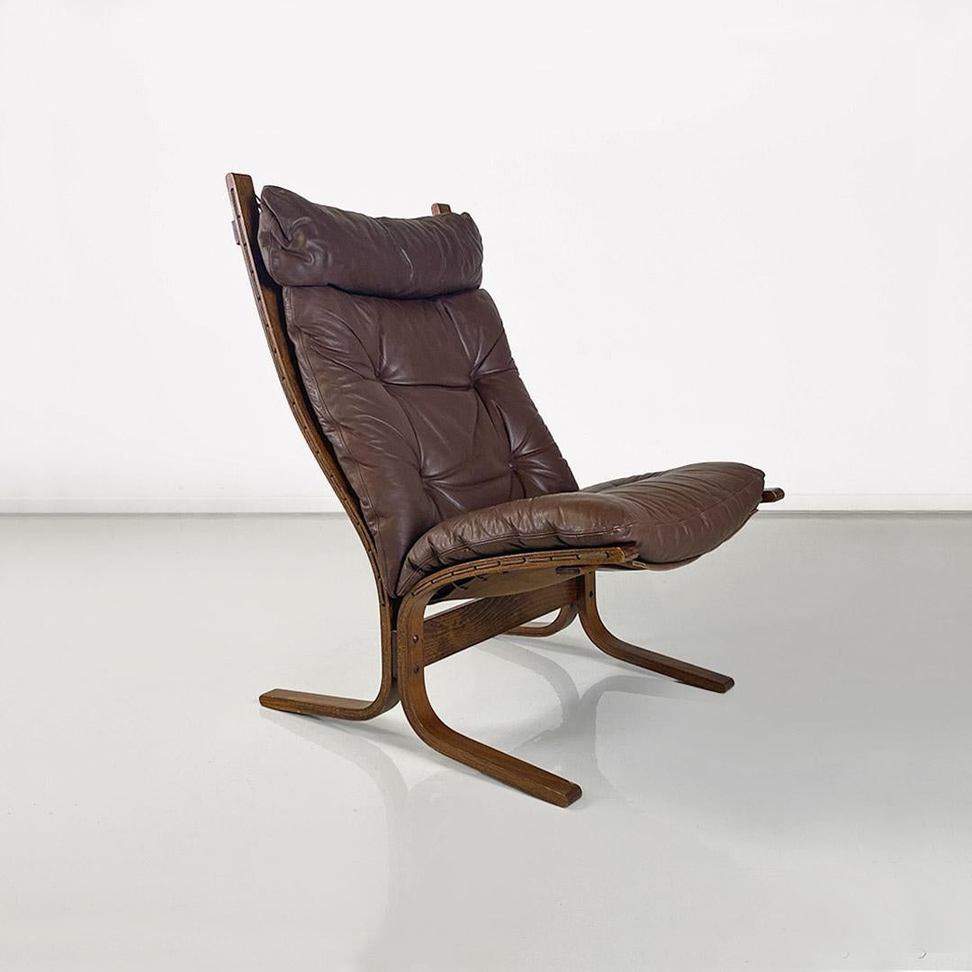 Siesta model armchair with curved wooden frame without armrests with upholstered seat covered in brown leather.
Design by Ingmar Relling for Westnofa Vestlandske ca. 1970.
Good condition, leather in patina.
Measurements in cm 64x75x80h 45h
Very good