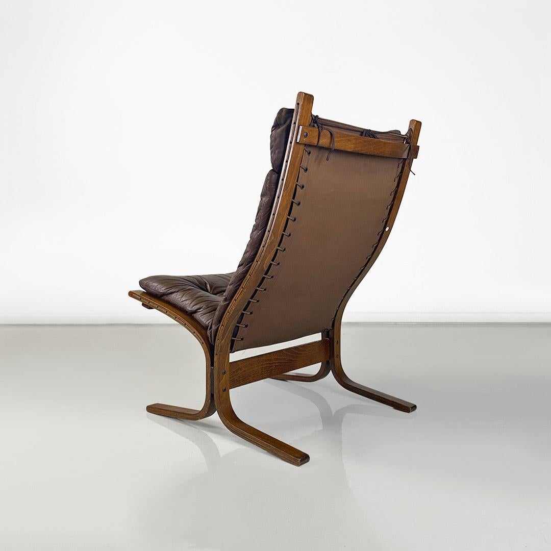 Siesta armchair in wood and leather by Ingmar Relling for Westnofa Vestlandske 1970 In Good Condition For Sale In MIlano, IT