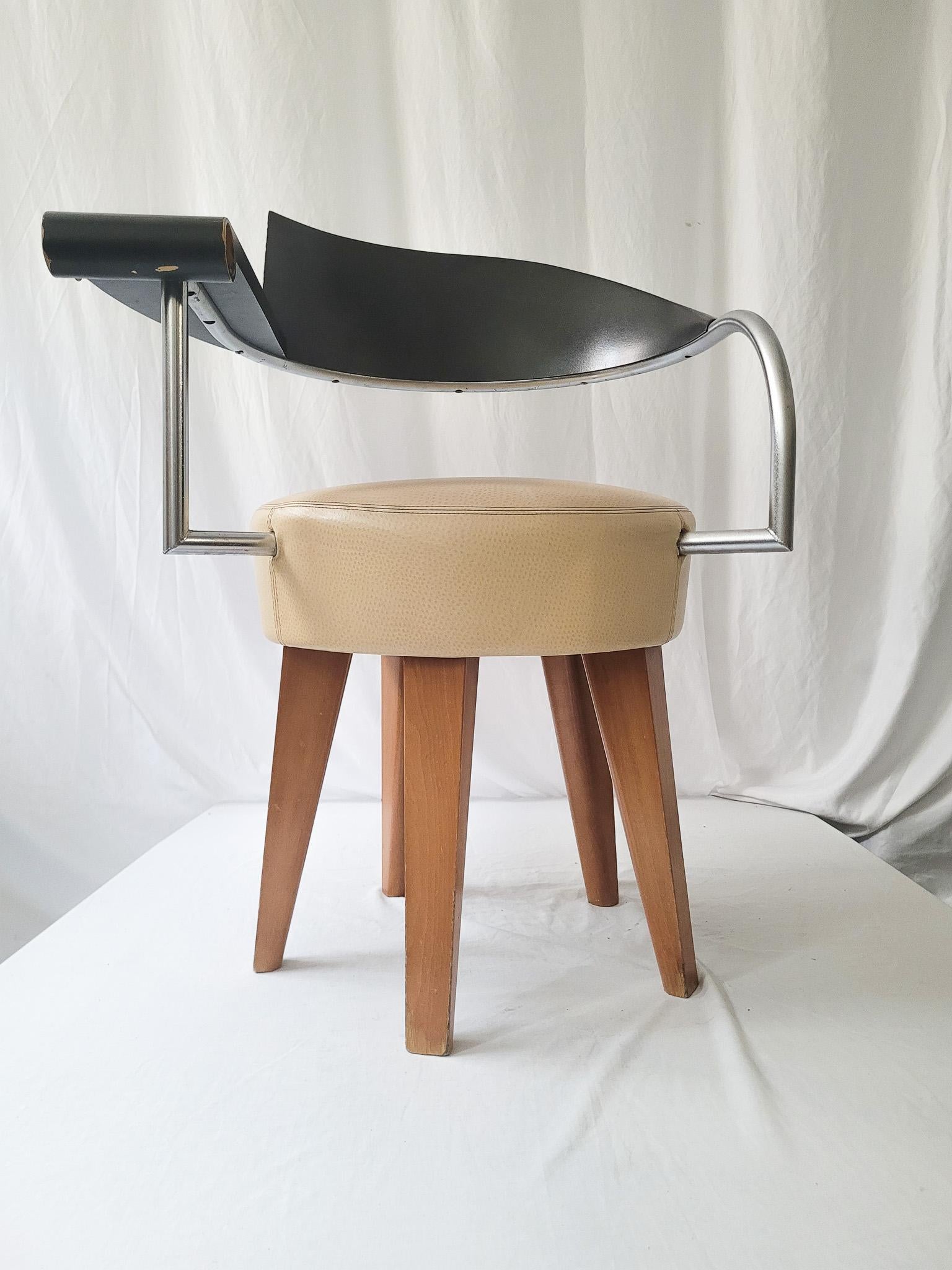 Produced by Maletti for L'Oréal Paris, this is an ultra-limited edition piece featuring a five-star wooden base.

The chair has a metal frame with a lightweight, wraparound backrest, a removable ashtray, and a very comfortable seat upholstered in