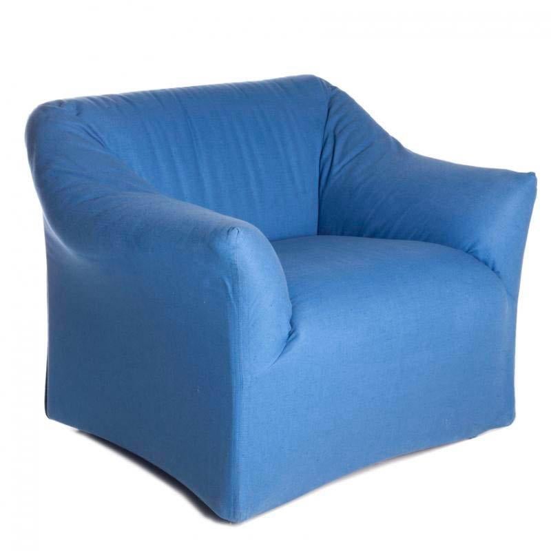 Poltrona Tentazioni disegnata da Mario Bellini e prodotta in Italia da Cassina nel 1973. Il progetto nasce dalla volontà di Bellini di creare una alternativa alle rigide e classiche sedute del periodo. Tentazioni offre quindi una visione più