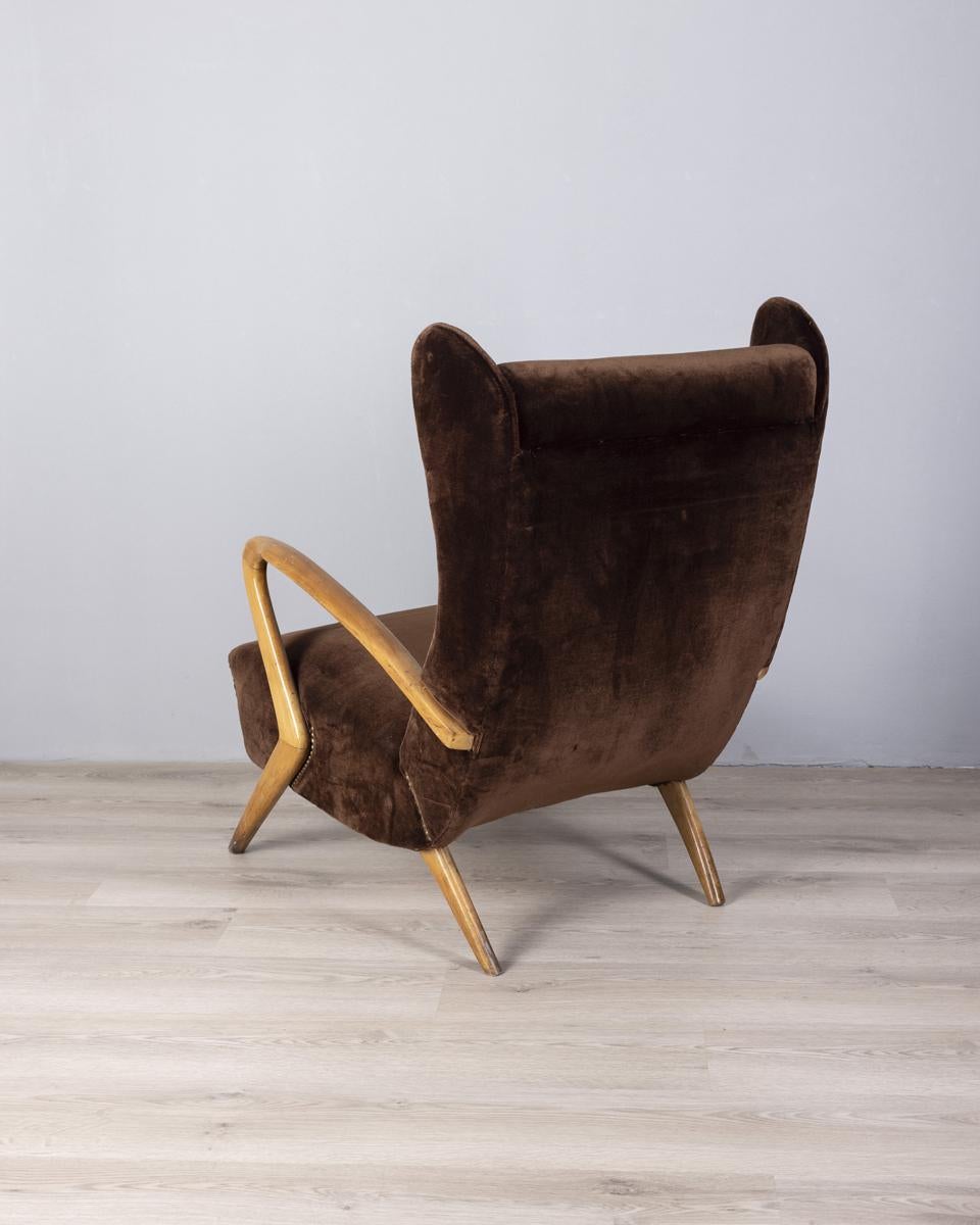 Italian Fauteuil vintage des années 1950 en bois et velours design Paolo Buffa en vente