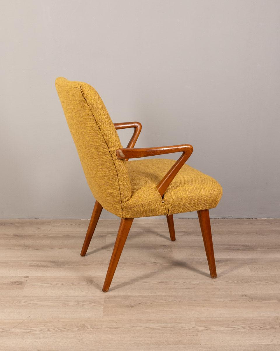 Sillón vintage años 60 de tela amarilla diseño italiano en Bueno estado para la venta en None, IT