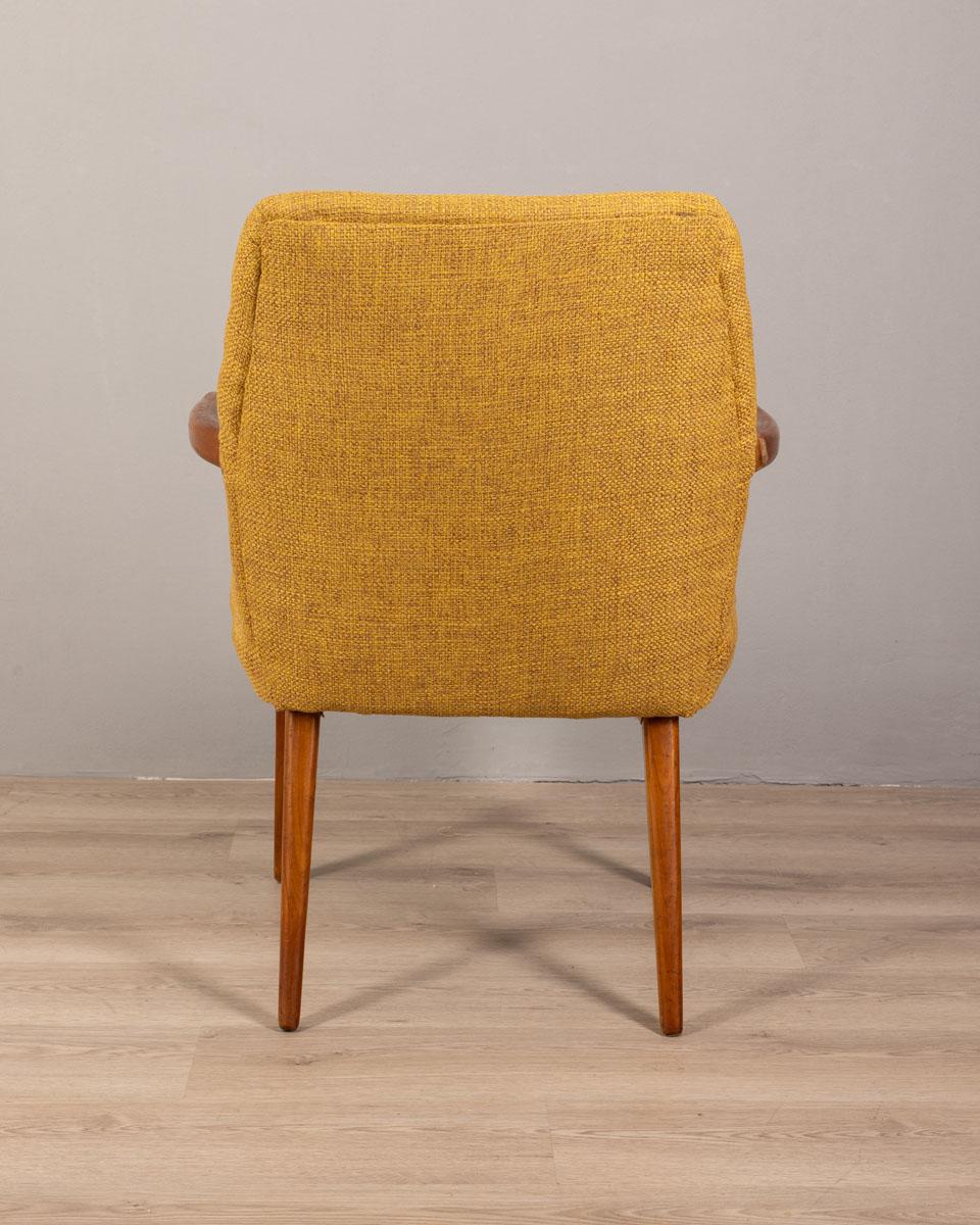 Sillón vintage años 60 de tela amarilla diseño italiano Mid-20th Century en venta