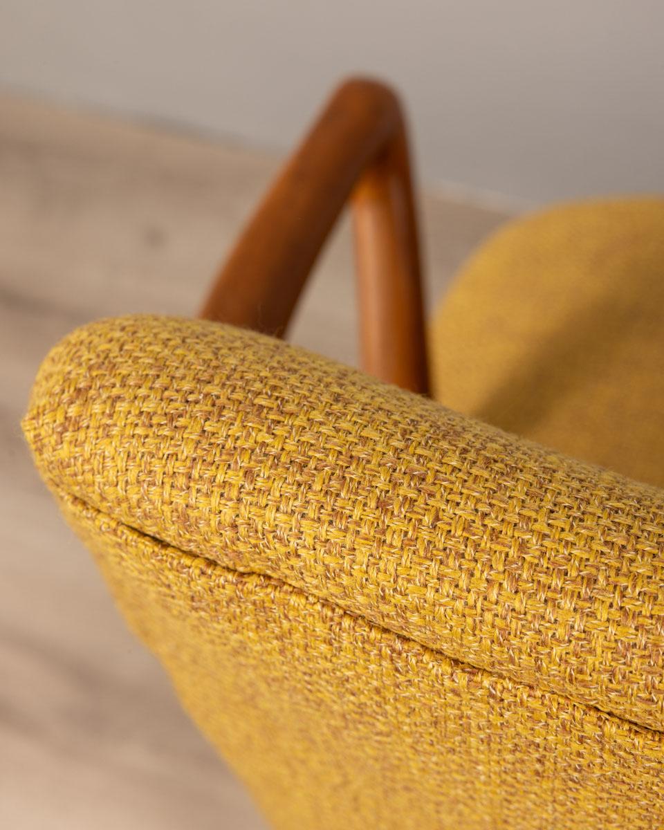 Sillón vintage años 60 de tela amarilla diseño italiano Tela en venta