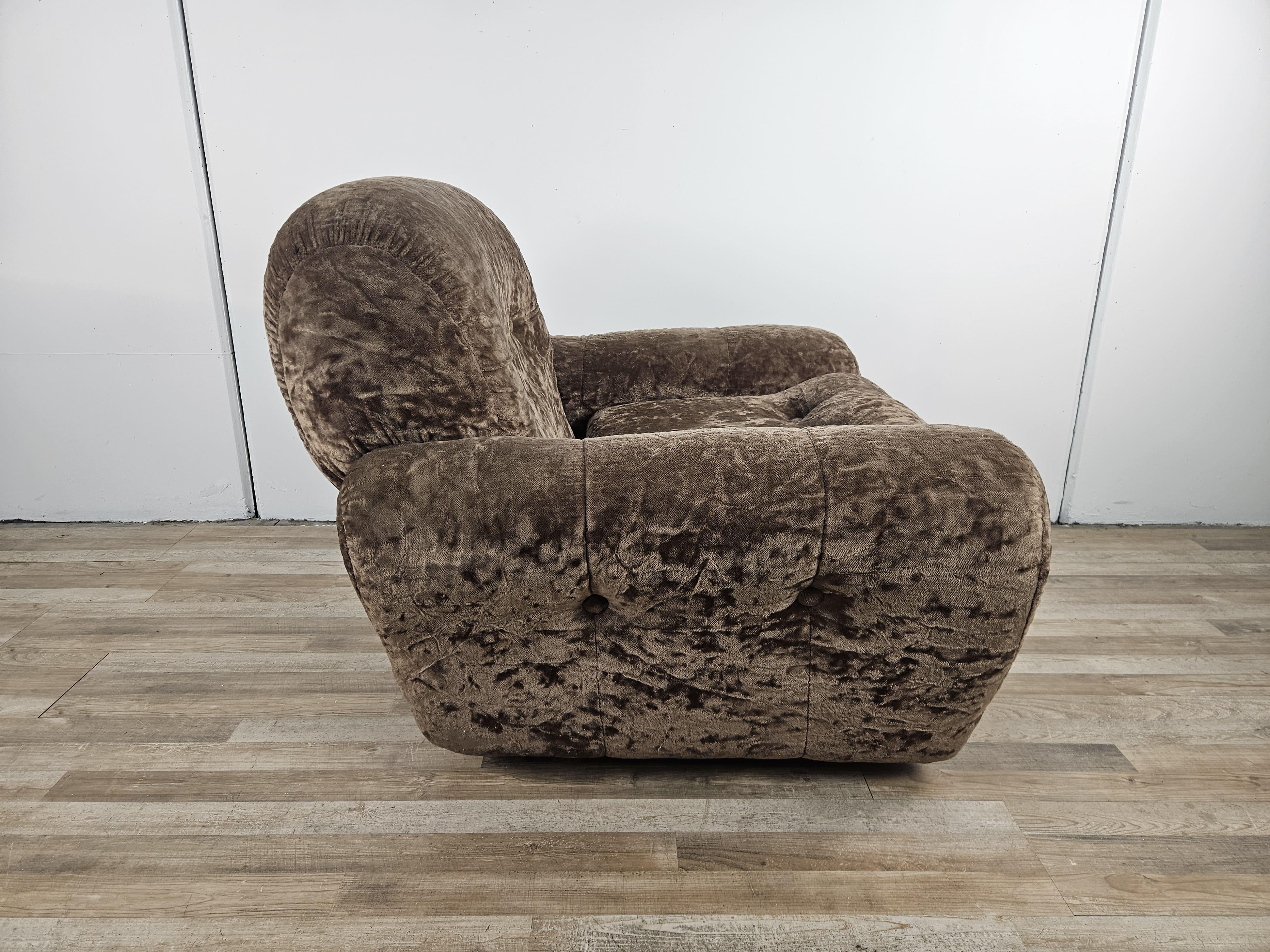 Mid-Century Modern Fauteuil vintage italien en tissu marron rembourré des années 1960 en vente