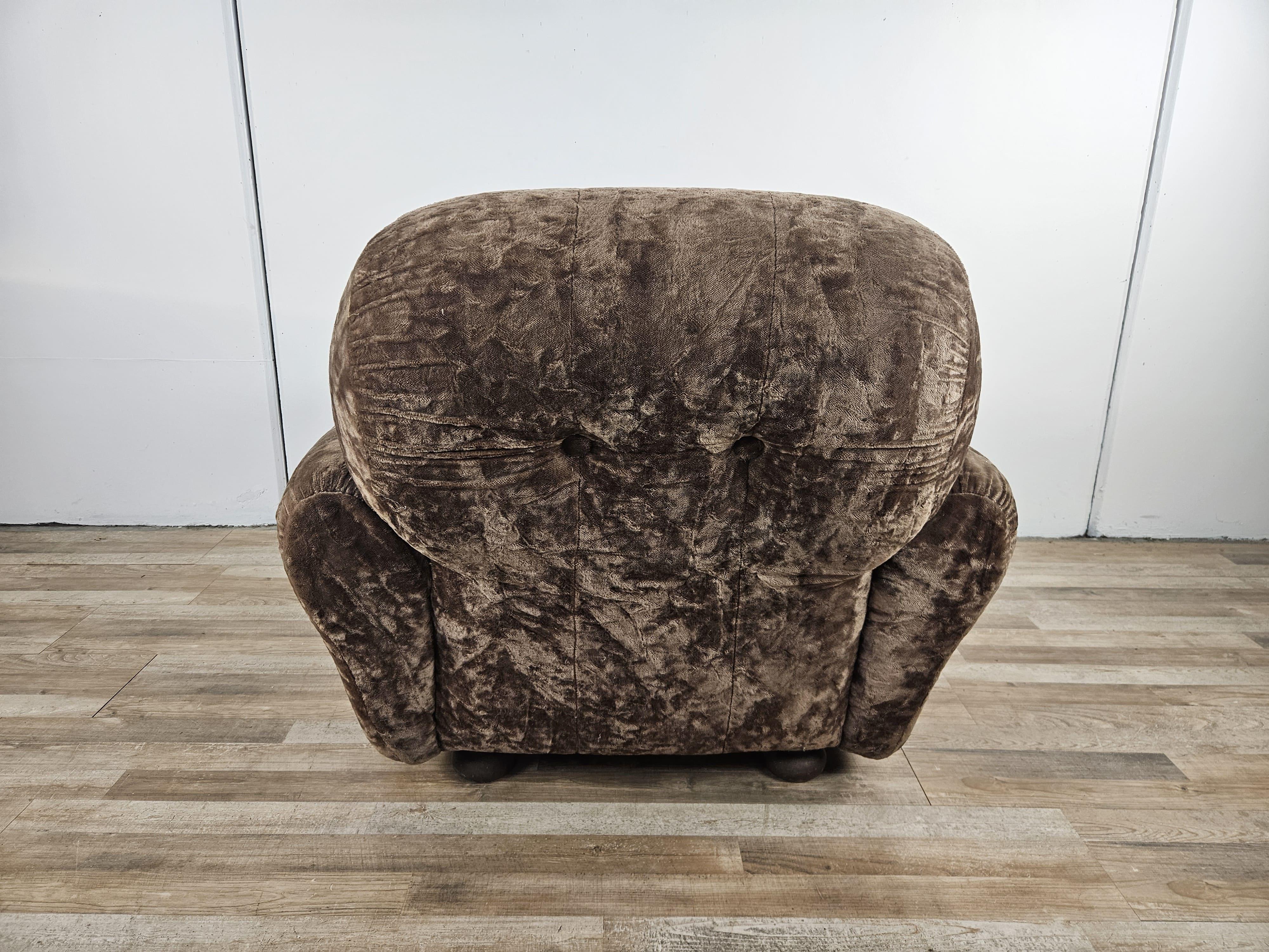 Italian Fauteuil vintage italien en tissu marron rembourré des années 1960 en vente