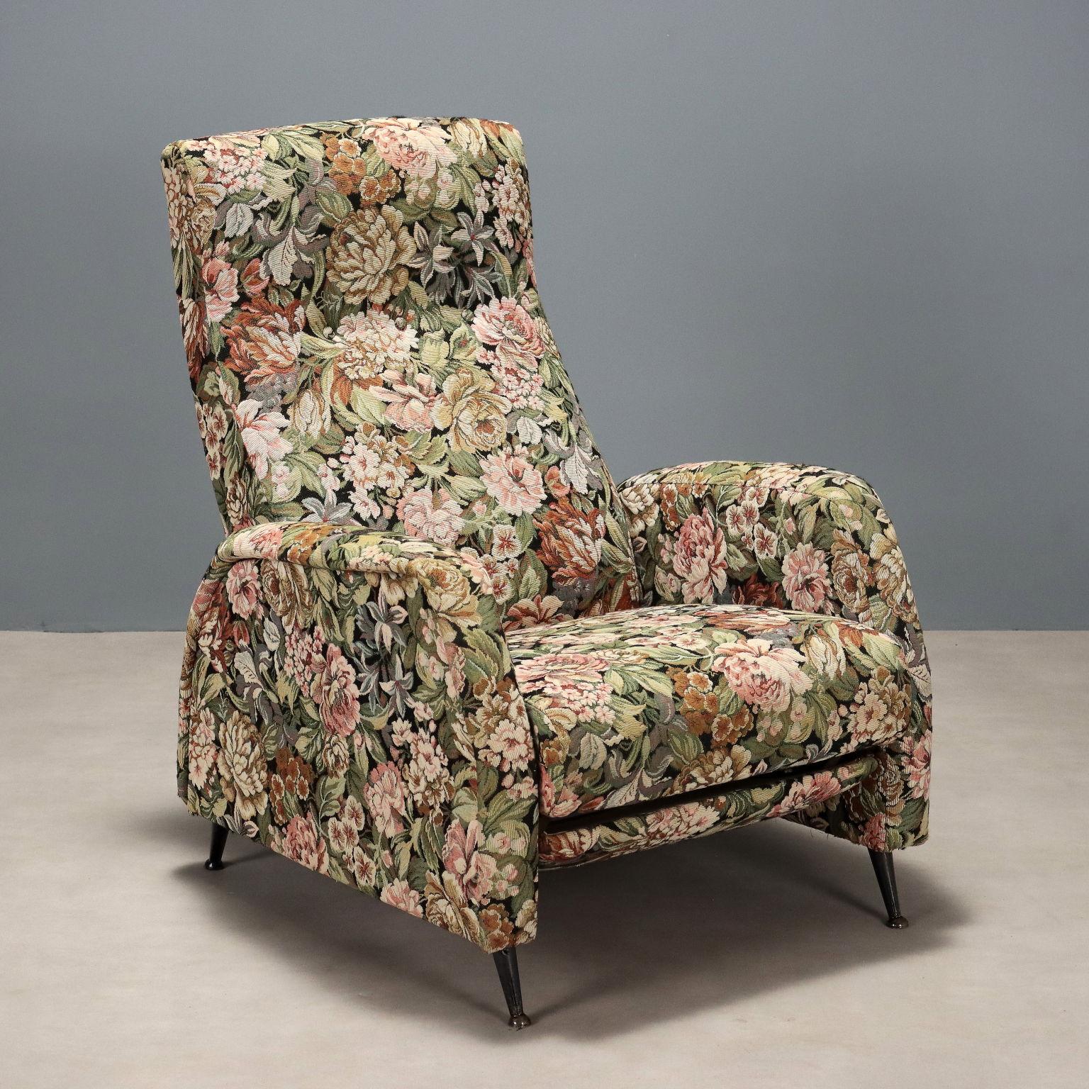 Armchair with backrest tilt adjustment system and footrest. Foam padding and fabric upholstery, enameled metal legs. 