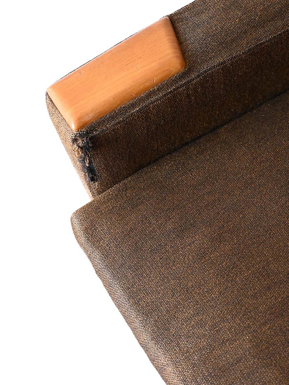 Skandinavischer Vintage-Sessel mit Originalstoff im Angebot 4