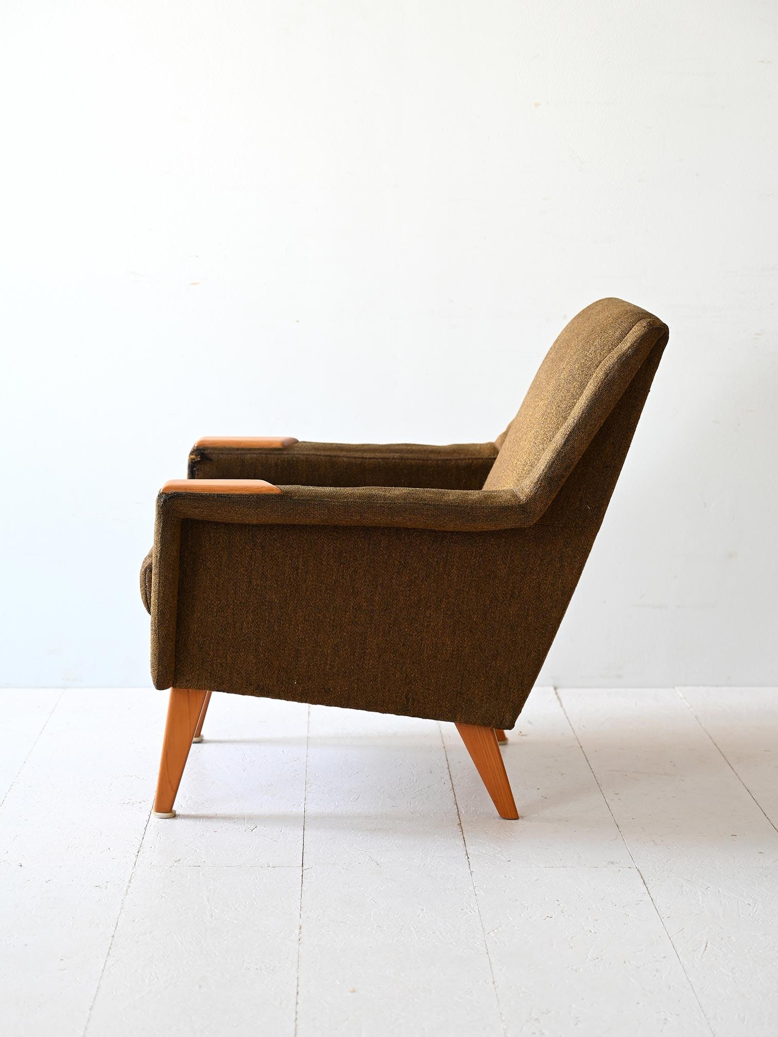 Skandinavischer Vintage-Sessel mit Originalstoff (Swedish) im Angebot
